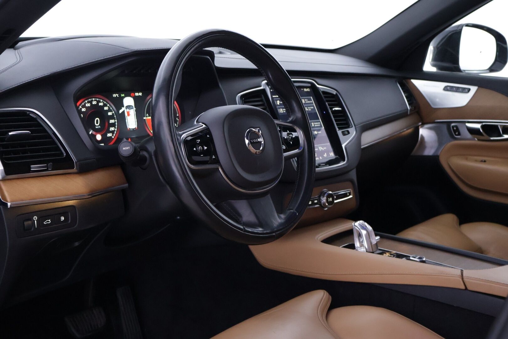 Volvo XC90 2016 T8 Twin Engine AWD Inscription aut *ACC / Bowers&Wilkins / Panorama / P.kamera / S.koukku / Navi / Ruskeatnahat / Muistipenkit* - Jakopää tehty 164tkm! / Lähes uudet Nokian kitkat / 2Xoem vanteet * 