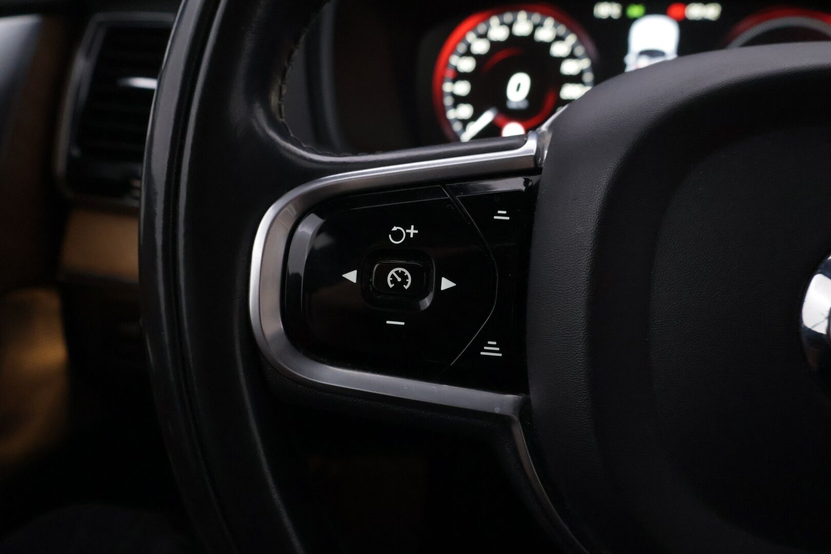 Volvo XC90 2016 T8 Twin Engine AWD Inscription aut *ACC / Bowers&Wilkins / Panorama / P.kamera / S.koukku / Navi / Ruskeatnahat / Muistipenkit* - Jakopää tehty 164tkm! / Lähes uudet Nokian kitkat / 2Xoem vanteet * 