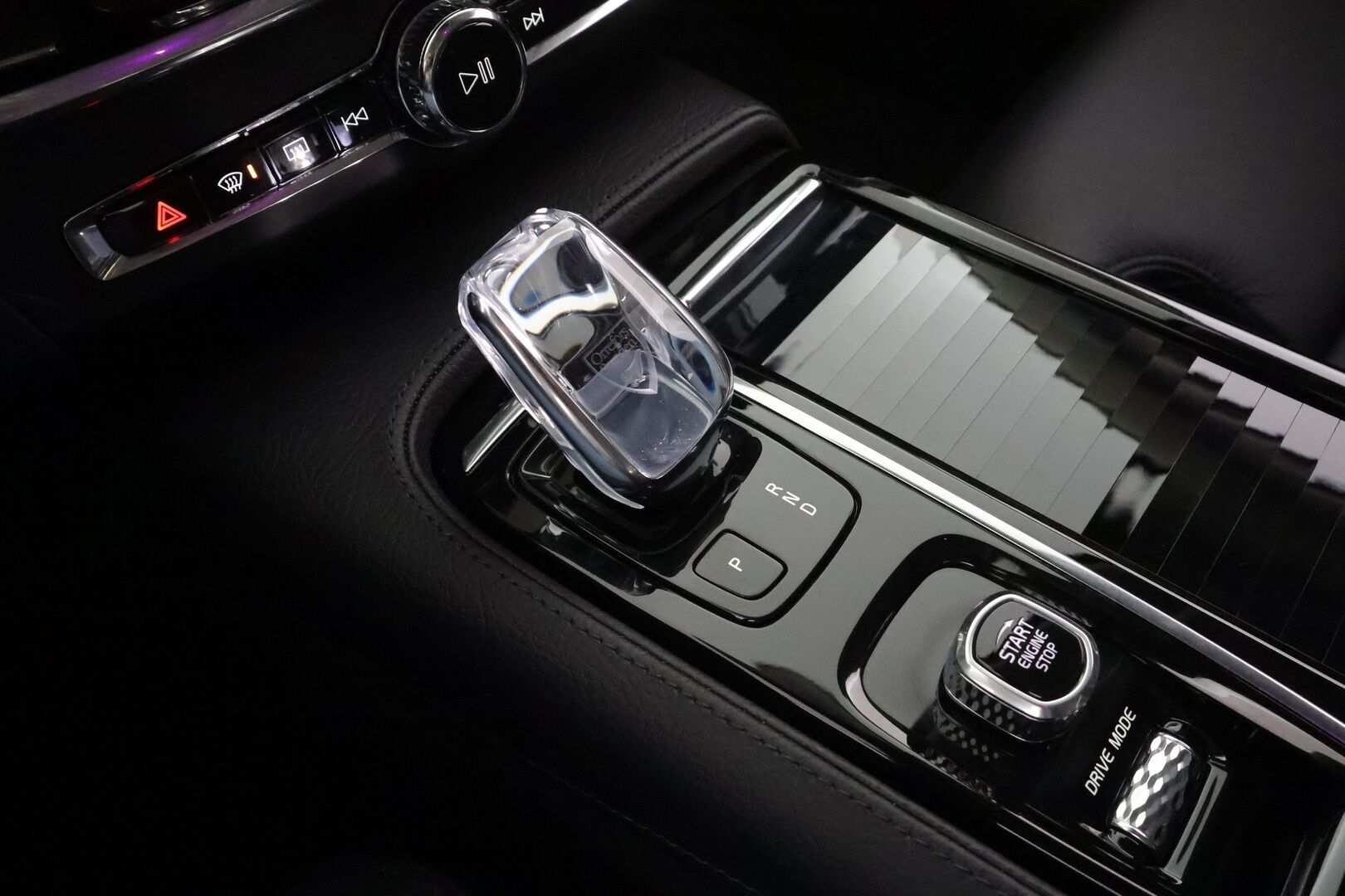 Volvo S90 2021 T8 TwE AWD Business Inscription aut * ACC / HUD / Full LED / Ilma-alusta / H&K / Muistipenkit / Webasto / P.kamera * - 1.Om Suomi-auto / Kahdet renkaat aluvanteilla / Huippuvarusteet