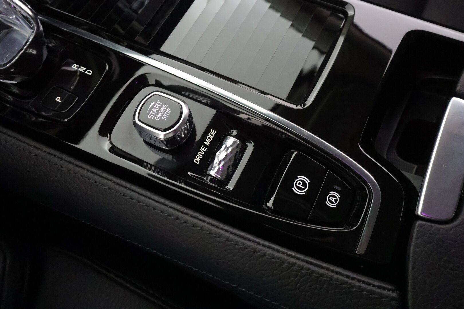 Volvo S90 2021 T8 TwE AWD Business Inscription aut * ACC / HUD / Full LED / Ilma-alusta / H&K / Muistipenkit / Webasto / P.kamera / Nahat * - 1.Om Suomi-auto / Kahdet renkaat aluvanteilla / Huippuvarusteet