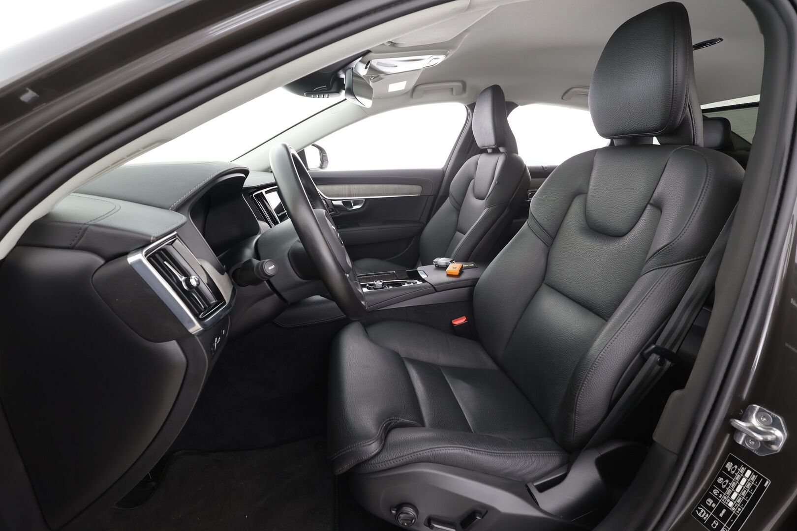 Volvo S90 2021 T8 TwE AWD Business Inscription aut * ACC / HUD / Full LED / Ilma-alusta / H&K / Muistipenkit / Webasto / P.kamera / Nahat * - 1.Om Suomi-auto / Kahdet renkaat aluvanteilla / Huippuvarusteet