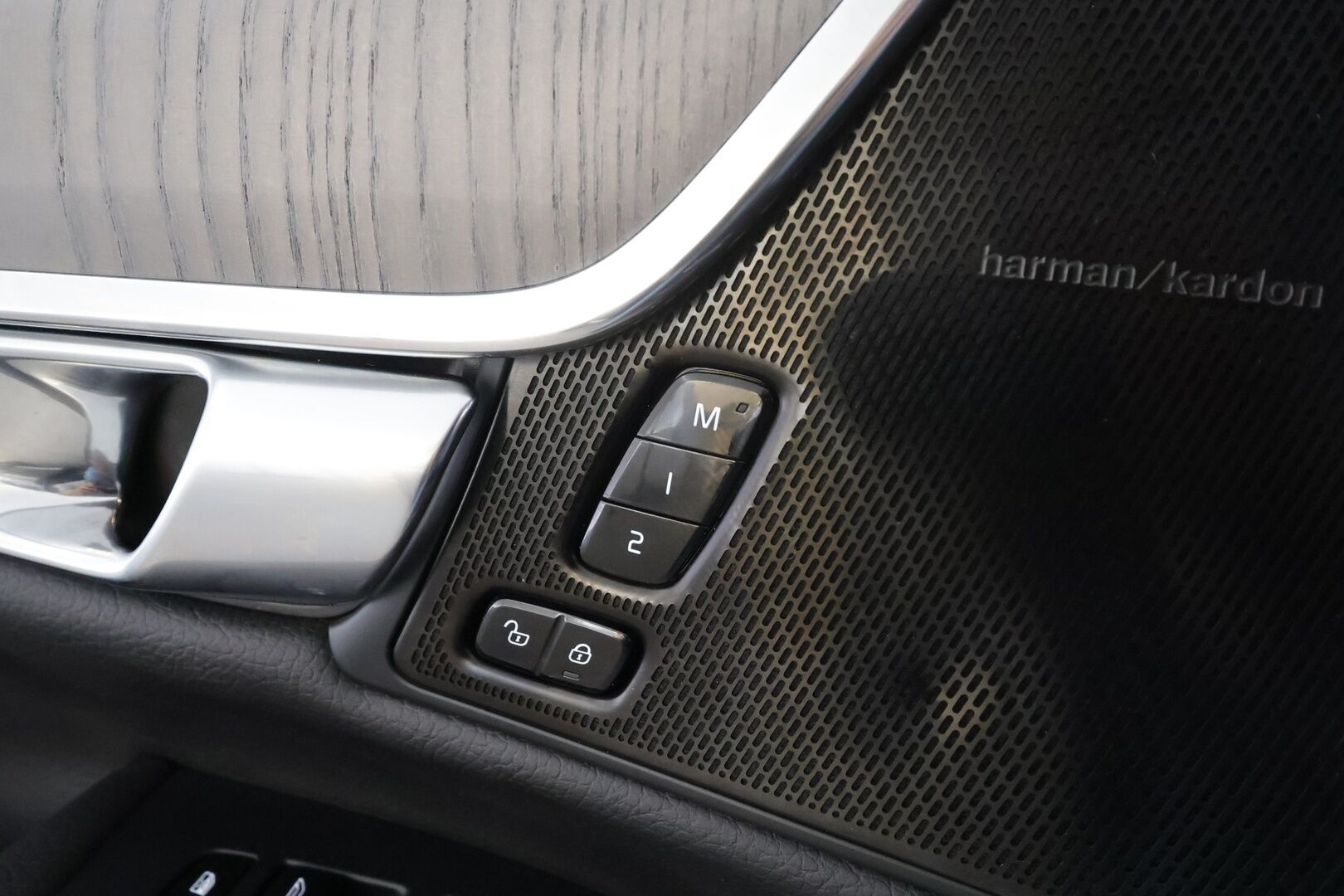 Volvo S90 2021 T8 TwE AWD Business Inscription aut * ACC / HUD / Full LED / Ilma-alusta / H&K / Muistipenkit / Webasto / P.kamera * - 1.Om Suomi-auto / Kahdet renkaat aluvanteilla / Huippuvarusteet