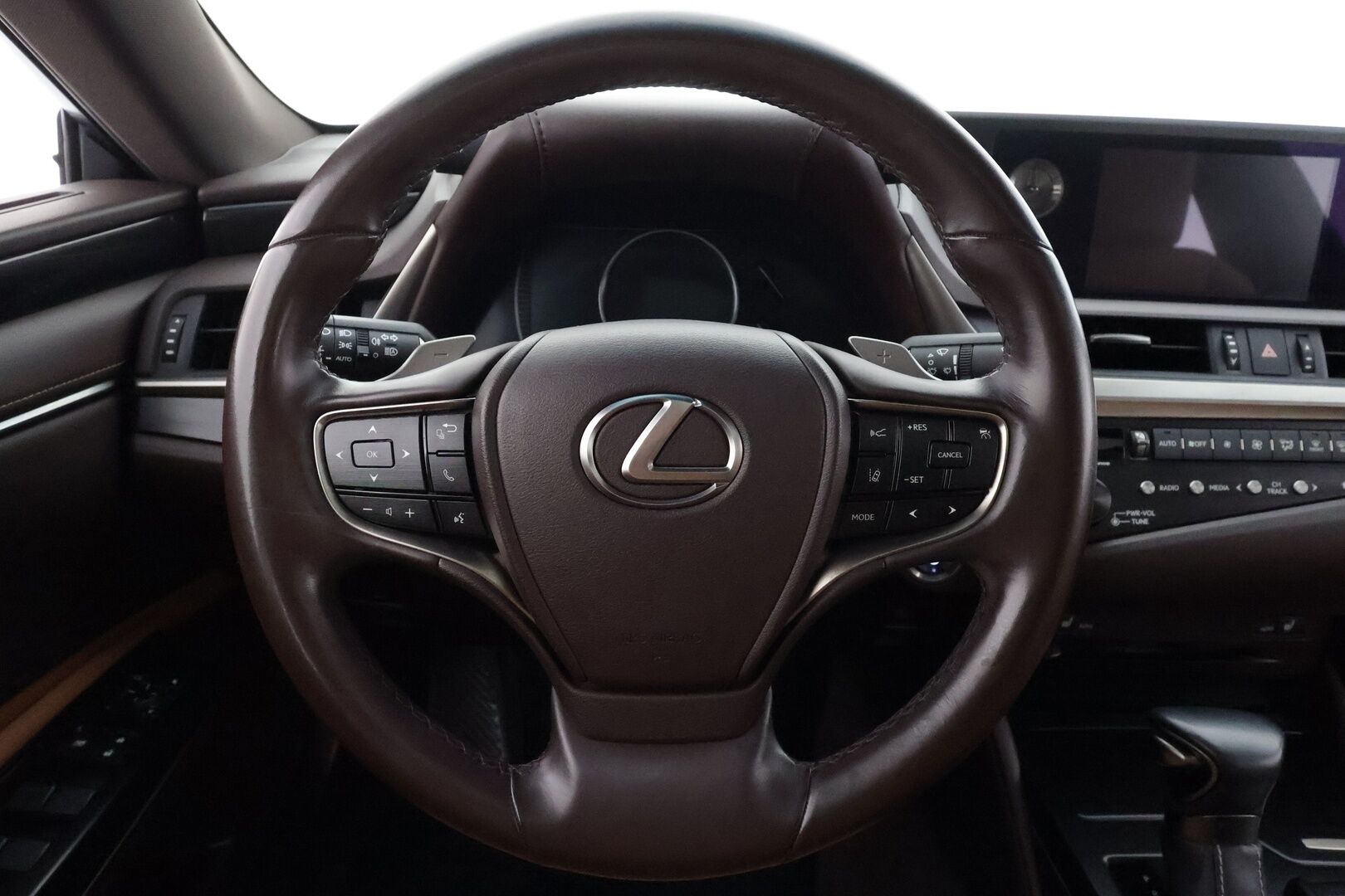 Lexus ES 2020 300h Comfort - | ACC | Sähköpenkit | LED | P.Kamera | Kaistavahti | Apple&Android | Lasikattoluukku | Lohkolämmitin | Suomi-auto | Kahdet renkaat | Merkkihuollot |