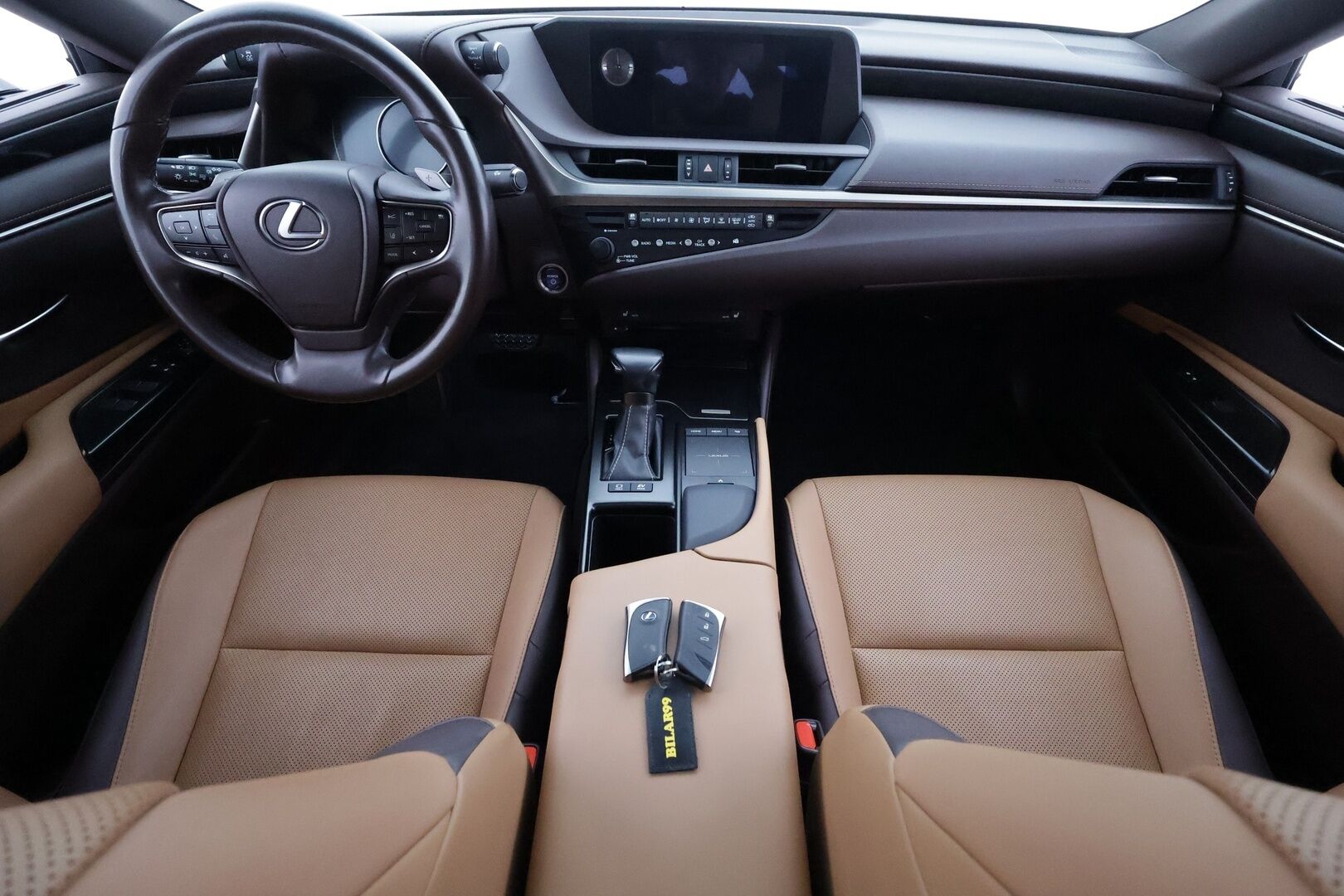 Lexus ES 2020 300h Comfort - | ACC | Sähköpenkit | LED | P.Kamera | Kaistavahti | Apple&Android | Lasikattoluukku | Lohkolämmitin | Suomi-auto | Kahdet renkaat | Merkkihuollot |