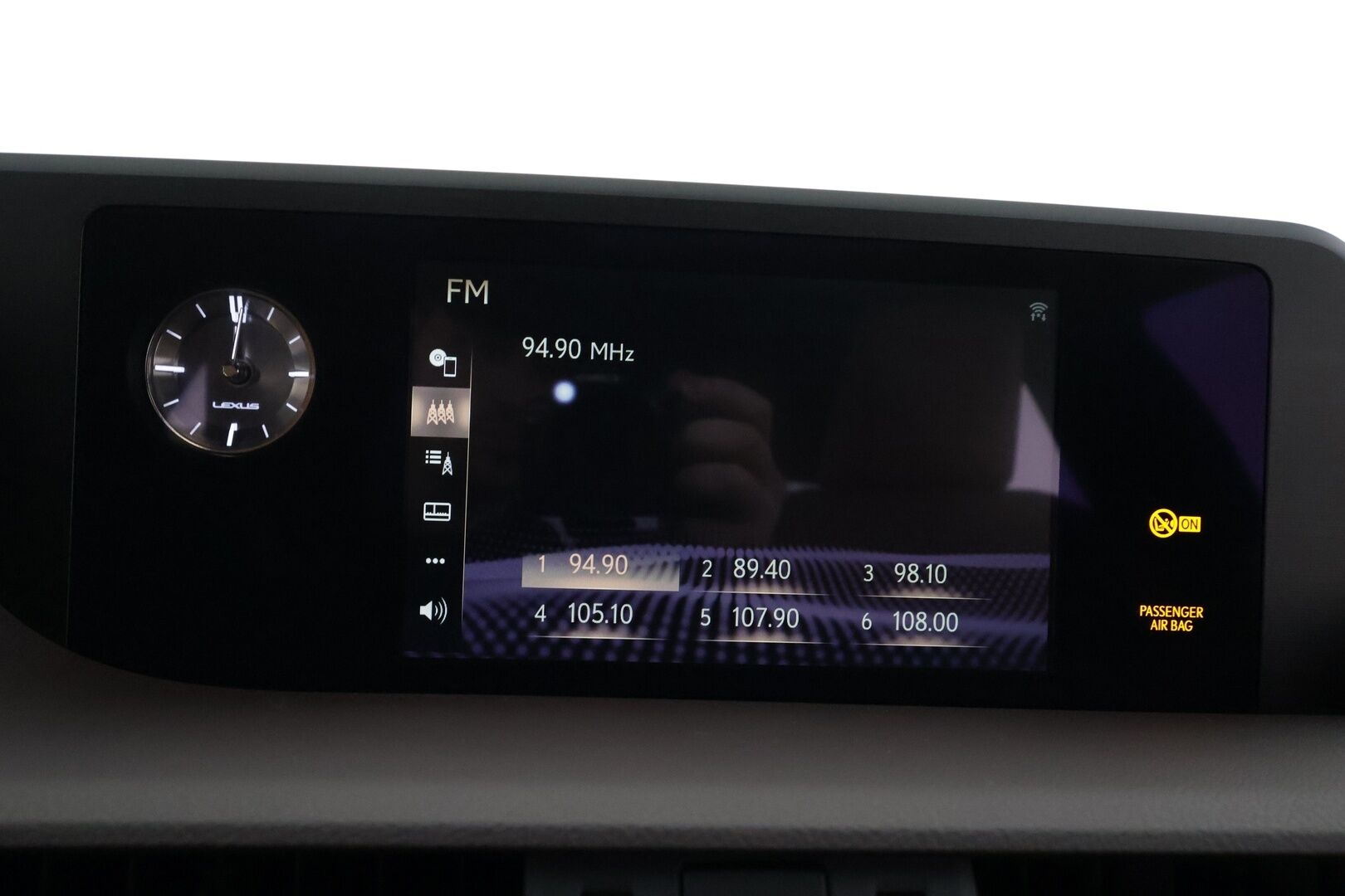 Lexus ES 2020 300h Comfort - | ACC | Sähköpenkit | LED | P.Kamera | Kaistavahti | Apple&Android | Lasikattoluukku | Lohkolämmitin | Suomi-auto | Kahdet renkaat | Merkkihuollot |