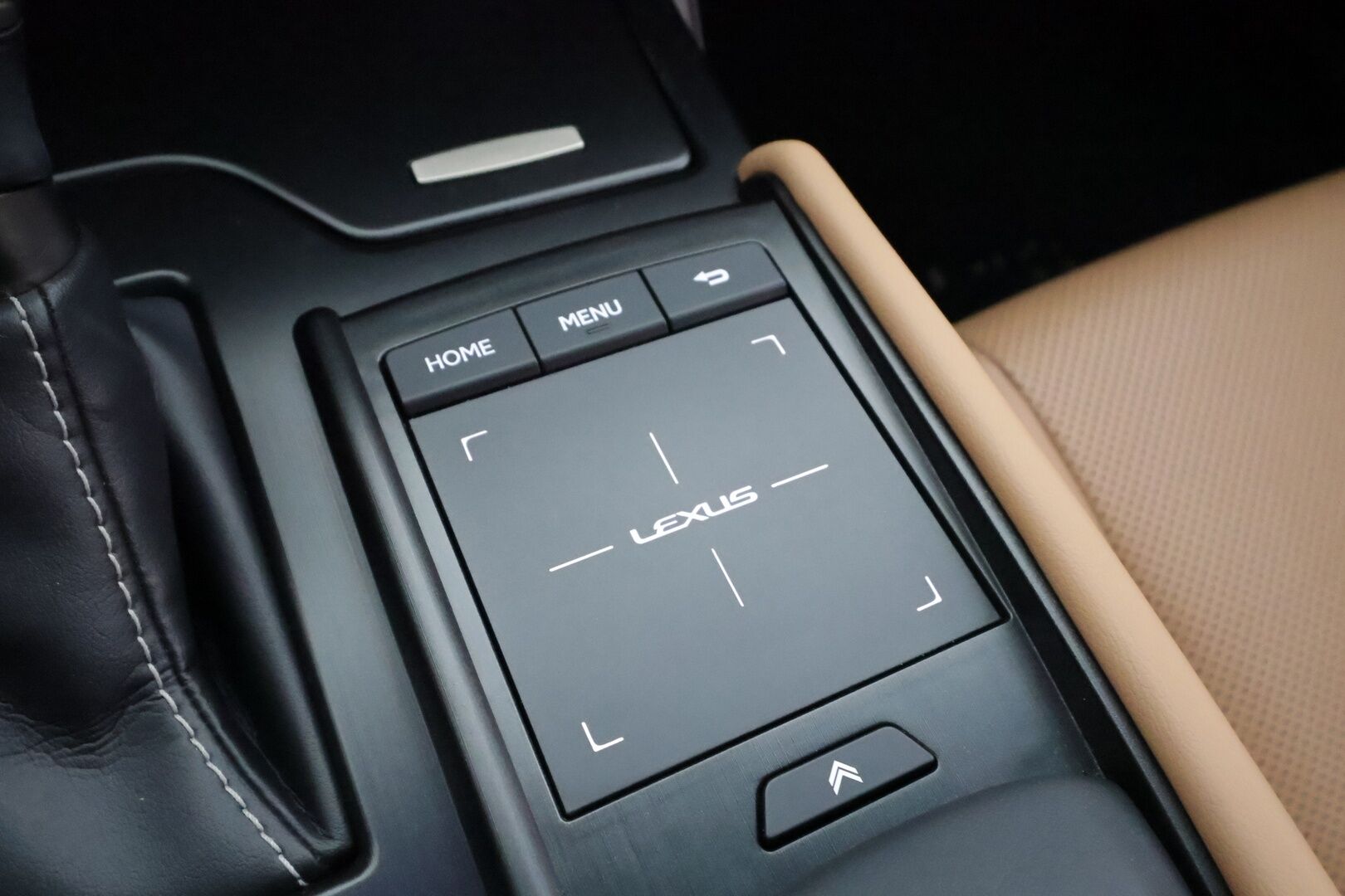 Lexus ES 2020 300h Comfort - | ACC | Sähköpenkit | LED | P.Kamera | Kaistavahti | Apple&Android | Lasikattoluukku | Lohkolämmitin | Suomi-auto | Kahdet renkaat | Merkkihuollot |