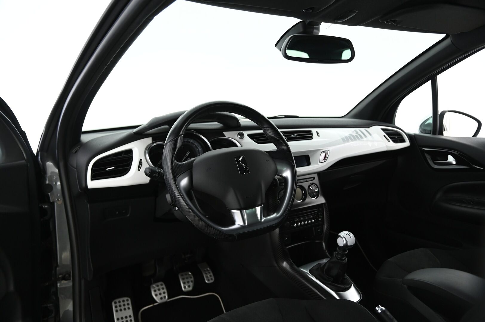 Citroen DS3 2014 1.6 e-HDi Airdream Manual *Vakkari / Hifi / Sporttipenkit / Lohko / Tutkat* - Todella tarkalla pidolla ollut! / Näppärä ja taloudellinen diiseli!