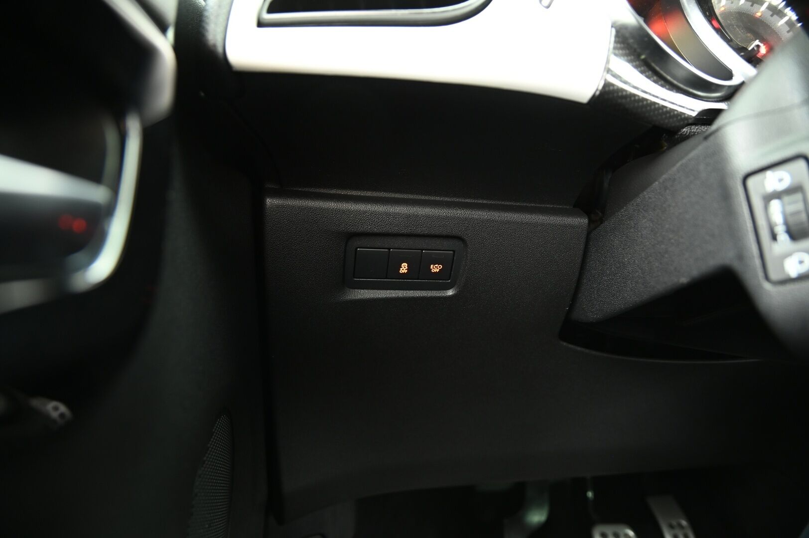 Citroen DS3 2014 1.6 e-HDi Airdream Manual *Vakkari / Hifi / Sporttipenkit / Lohko / Tutkat* - Todella tarkalla pidolla ollut! / Näppärä ja taloudellinen diiseli!