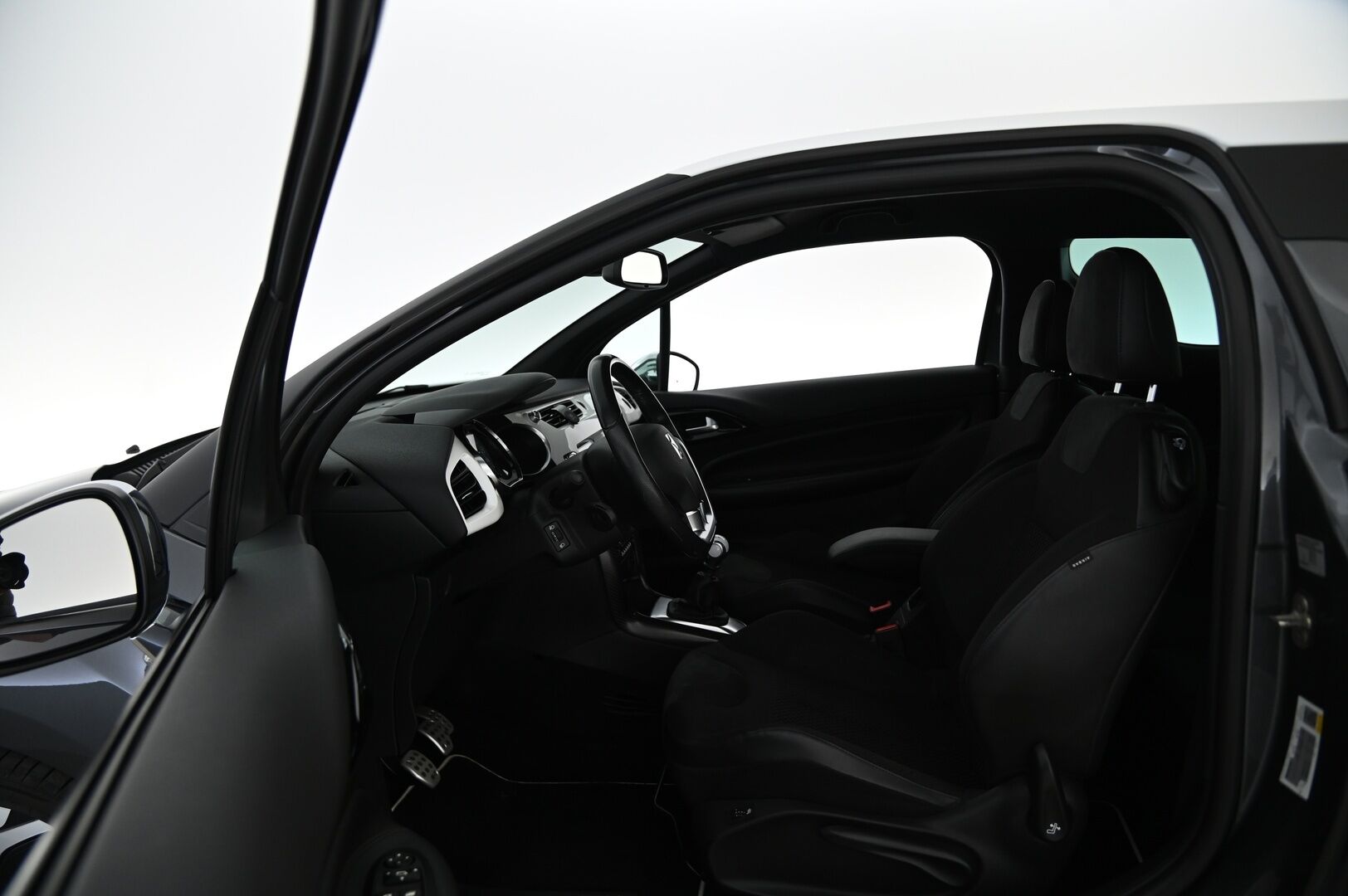 Citroen DS3 2014 1.6 e-HDi Airdream Manual *Vakkari / Hifi / Sporttipenkit / Lohko / Tutkat* - Todella tarkalla pidolla ollut! / Näppärä ja taloudellinen diiseli!