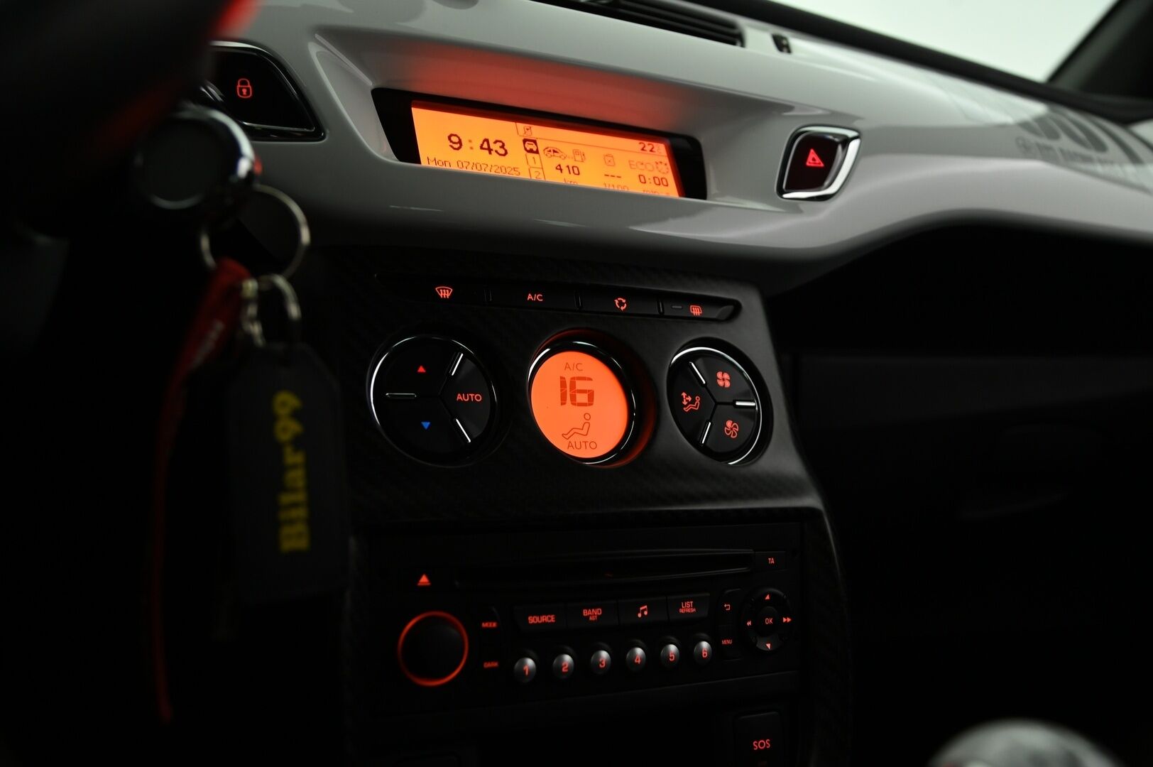 Citroen DS3 2014 1.6 e-HDi Airdream Manual *Vakkari / Hifi / Sporttipenkit / Lohko / Tutkat* - Todella tarkalla pidolla ollut! / Näppärä ja taloudellinen diiseli!