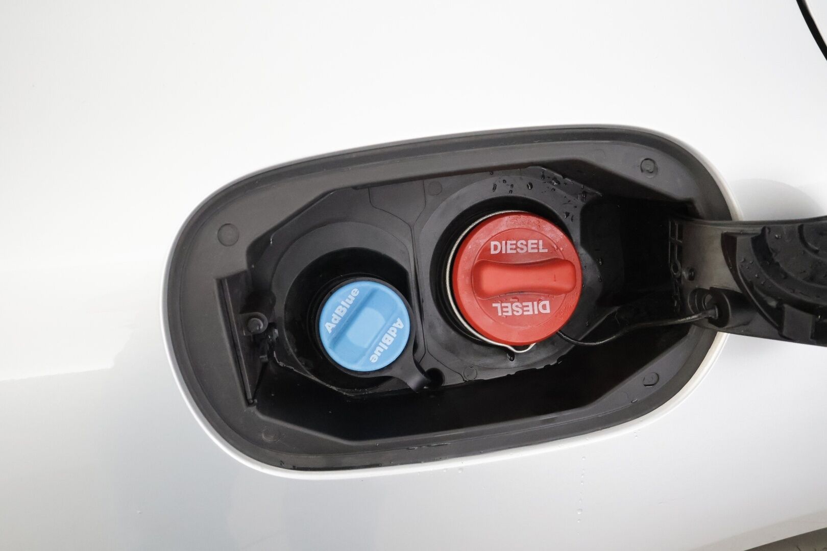 Mercedes-Benz C 2016 220 d A Premium Business AMG * Distronic Pro / Panorama / Webasto / Burmester / P.kamera / ILS-LED / KeylessGo / Navi * - Kahdet renkaat aluvanteilla / Huippuvarusteet