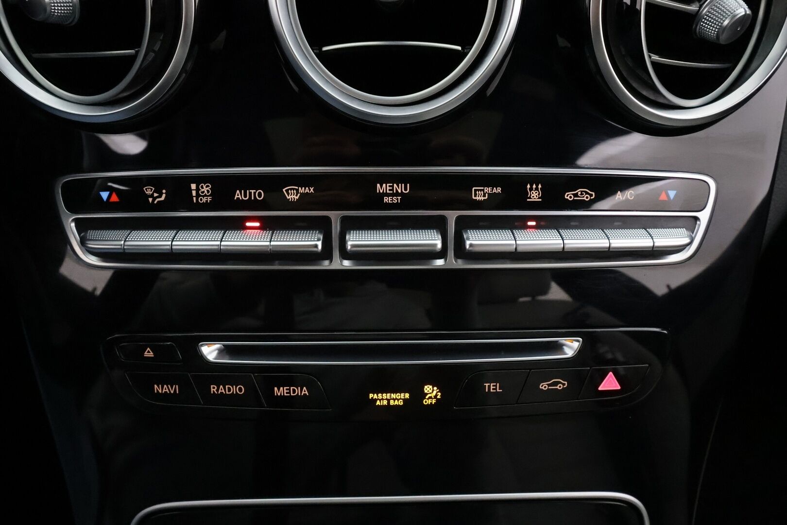 Mercedes-Benz C 2016 220 d A Premium Business AMG * Distronic Pro / Panorama / Webasto / Burmester / P.kamera / ILS-LED / KeylessGo / Navi * - Kahdet renkaat aluvanteilla / Huippuvarusteet