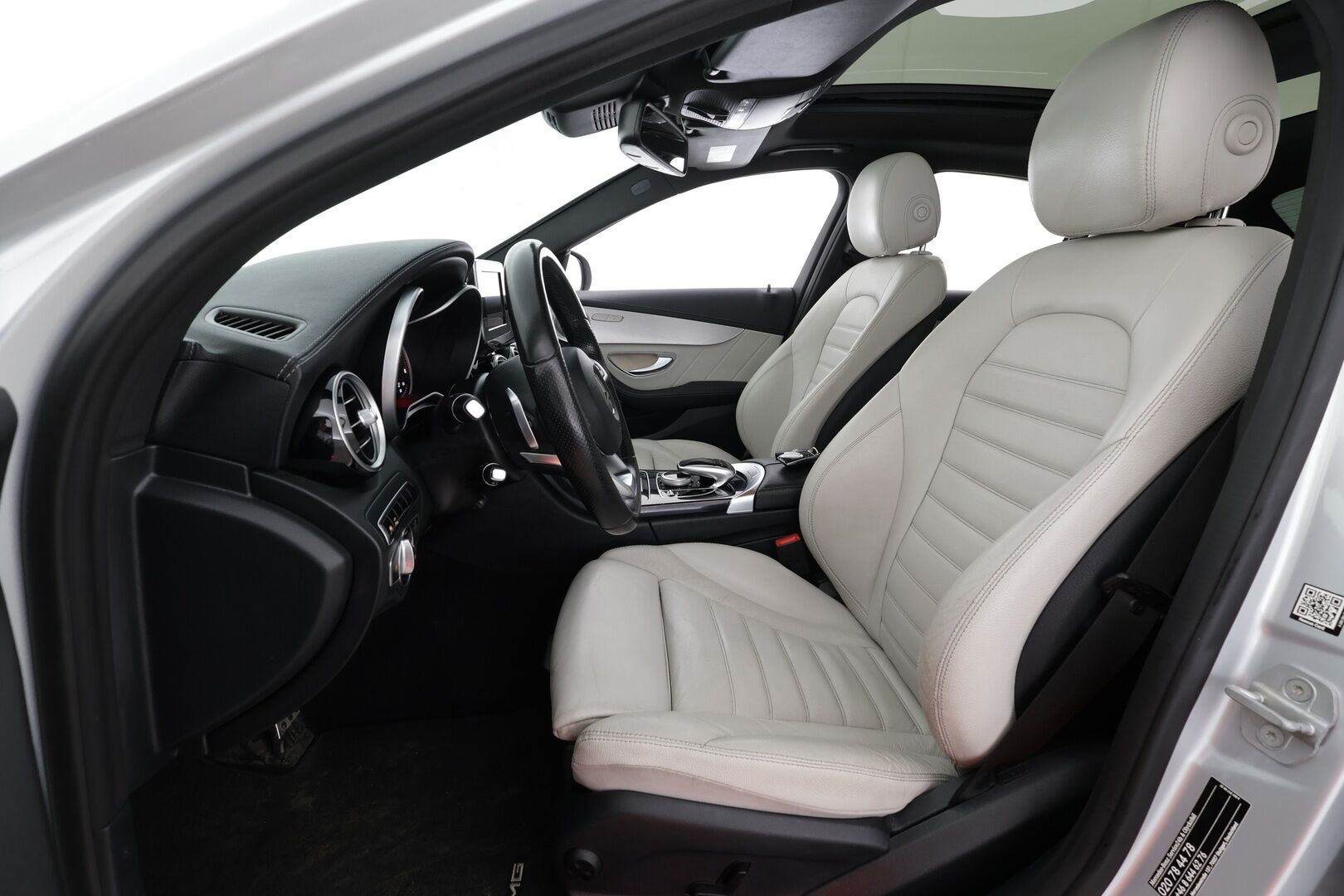 Mercedes-Benz C 2016 220 d A Premium Business AMG * Distronic Pro / Panorama / Webasto / Burmester / P.kamera / ILS-LED / KeylessGo / Navi * - Kahdet renkaat aluvanteilla / Huippuvarusteet