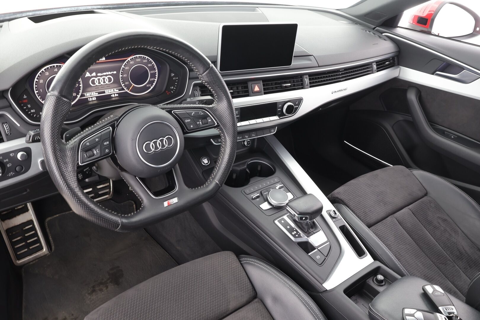 Audi A4 2016 Sedan First Edition Business 2,0 TFSI 185 kW quattro S tronic S Line * Webasto / Adapt.Vakkari / Bang&Olufsen / HUD / 360-Kamera - Kahdet Renkaat / Supervarusteet / Panoraama!