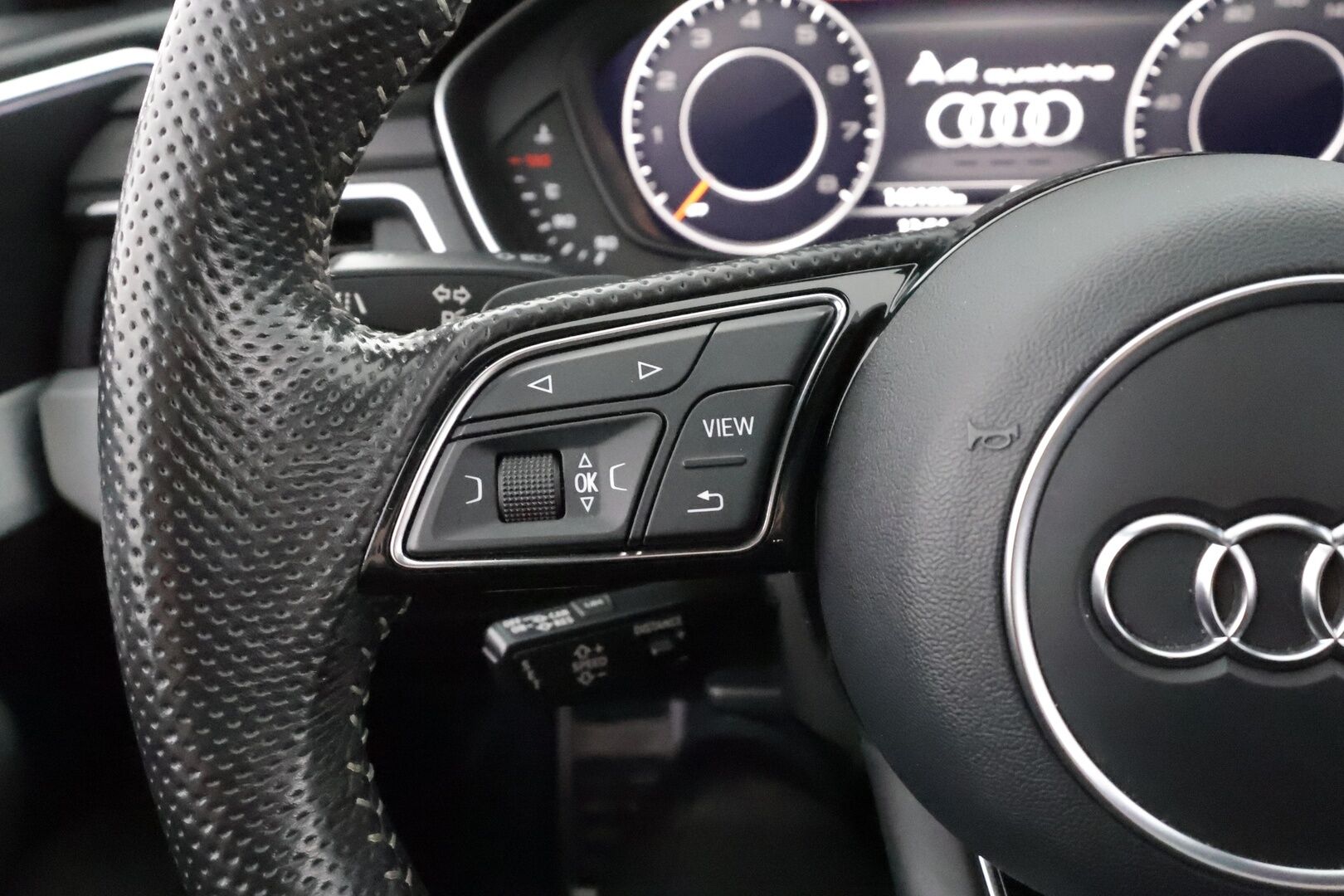 Audi A4 2016 Sedan First Edition Business Sport 2,0 TFSI 185 kW quattro S-line * ACC / HUD / Webasto / Bang&Olufsen / 360-kamera * - Kahdet Renkaat