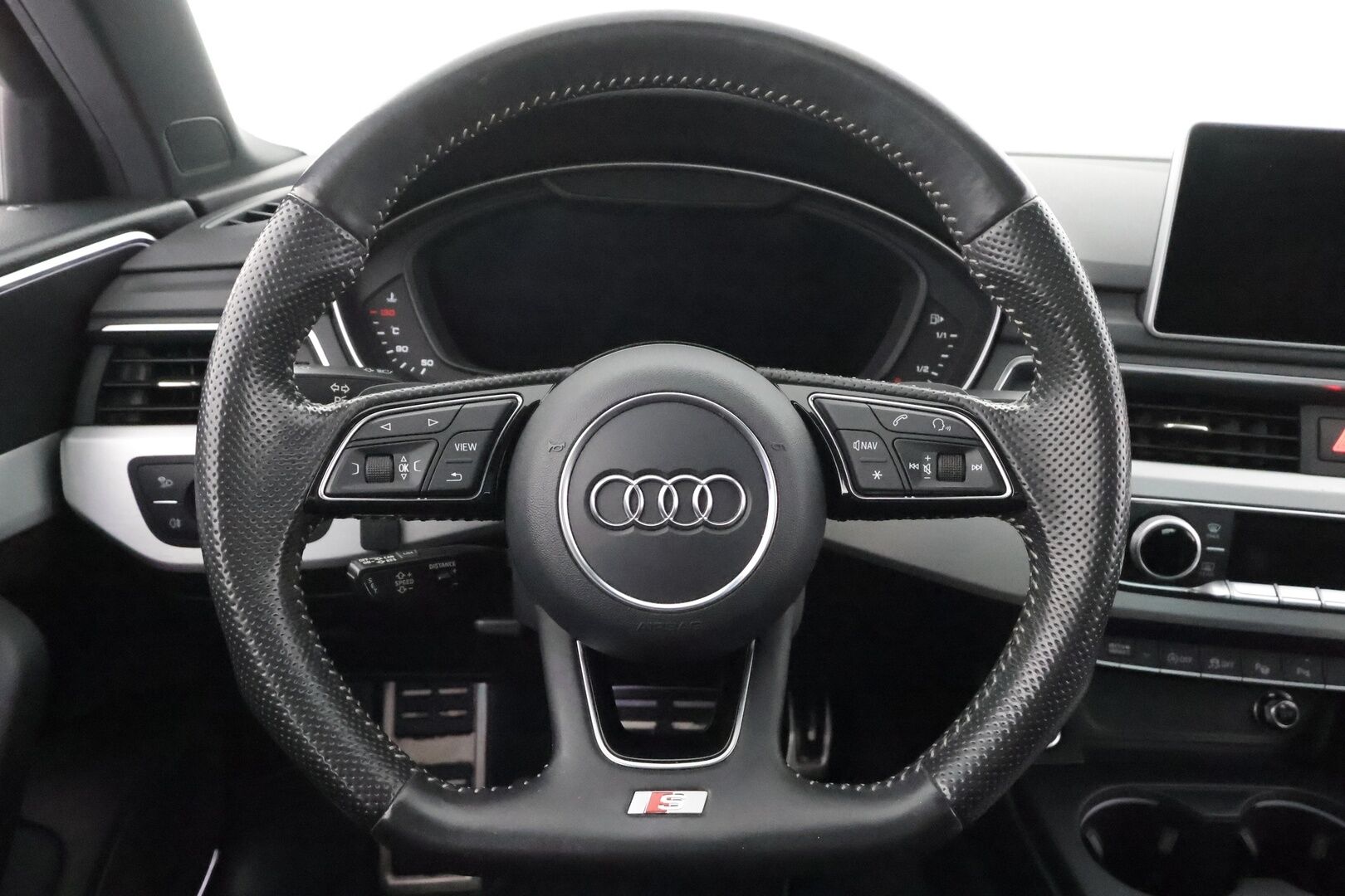 Audi A4 2016 Sedan First Edition Business 2,0 TFSI 185 kW quattro S tronic S Line * Webasto / Adapt.Vakkari / Bang&Olufsen / HUD / 360-Kamera - Kahdet Renkaat / Supervarusteet / Panoraama!