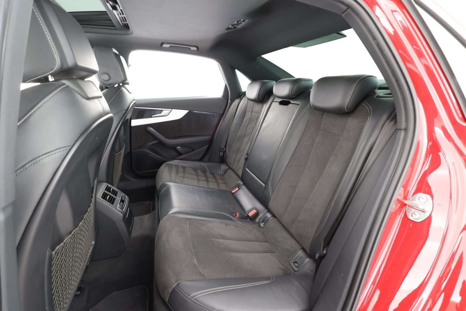 Audi A4 2016 Sedan First Edition Business Sport 2,0 TFSI 185 kW quattro S-line * ACC / HUD / Webasto / Bang&Olufsen / 360-kamera * - Kahdet Renkaat