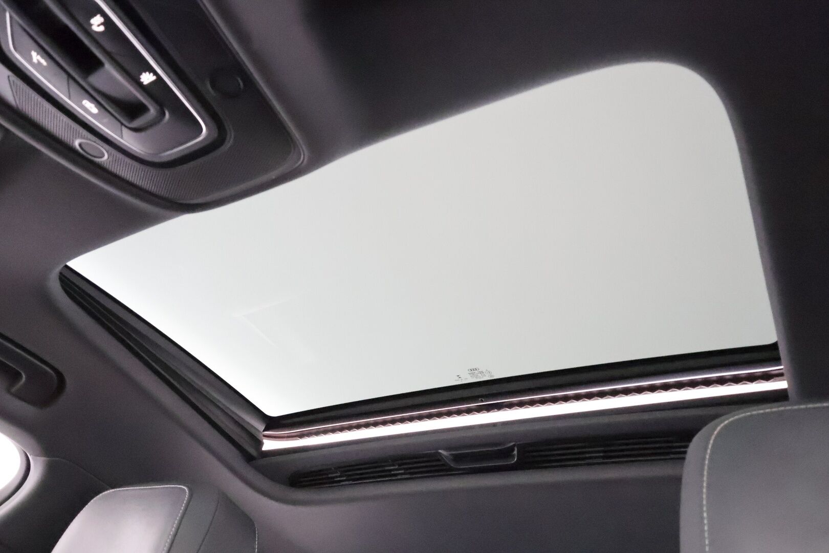 Audi A4 2016 Sedan First Edition Business Sport 2,0 TFSI 185 kW quattro S-line * ACC / HUD / Webasto / Bang&Olufsen / 360-kamera * - Kahdet Renkaat