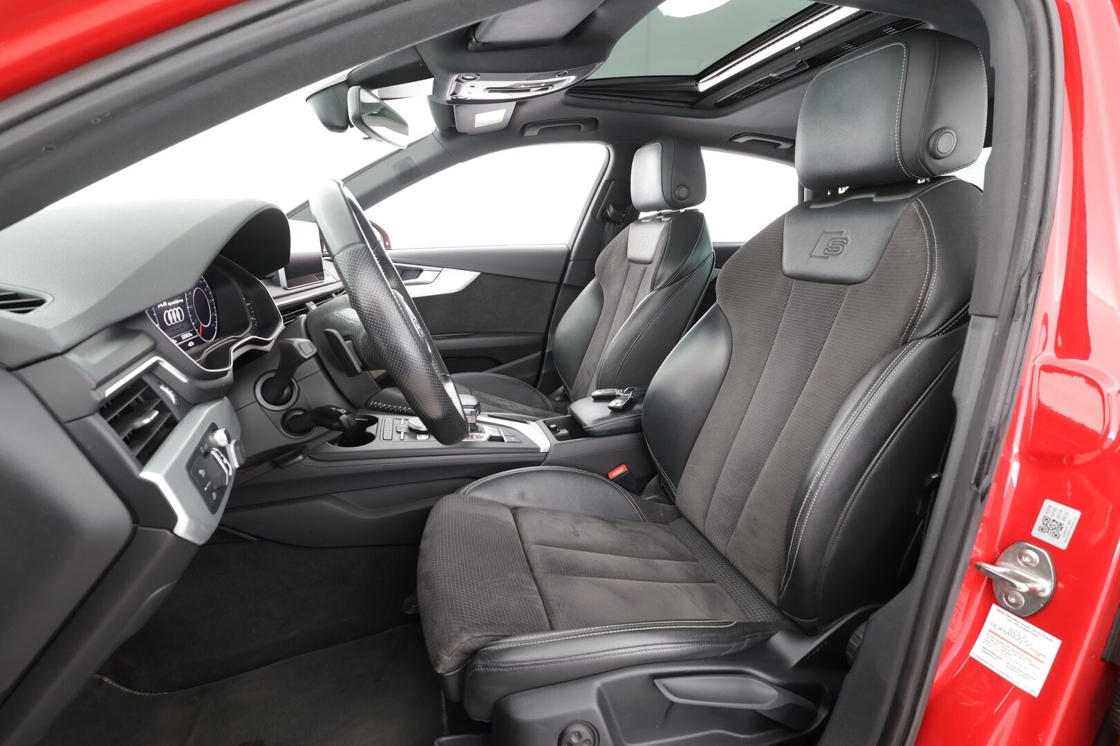 Audi A4 2016 Sedan First Edition Business 2,0 TFSI 185 kW quattro S tronic S Line * Webasto / Adapt.Vakkari / Bang&Olufsen / HUD / 360-Kamera - Kahdet Renkaat / Supervarusteet / Panoraama!