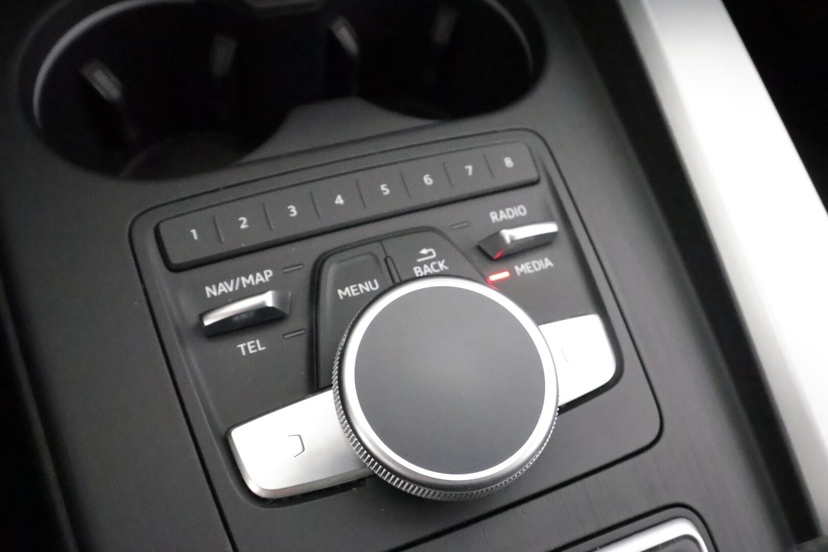 Audi A4 2016 Sedan First Edition Business 2,0 TFSI 185 kW quattro S tronic S Line * Webasto / Adapt.Vakkari / Bang&Olufsen / HUD / 360-Kamera - Kahdet Renkaat / Supervarusteet / Panoraama!