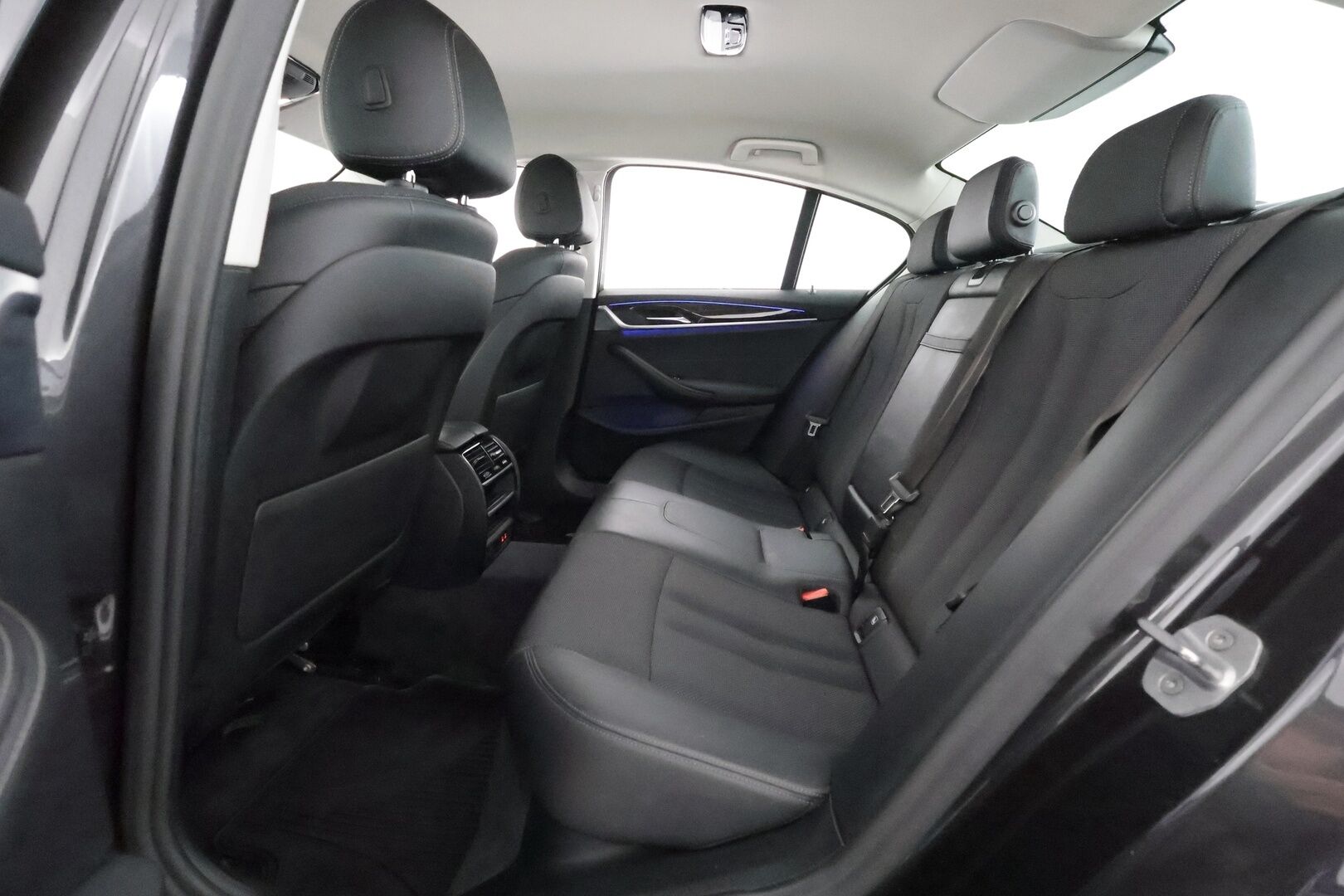BMW 530 2020 G30 Sedan 530e A xDrive Business Comfort - Peruutuskamera / Puolinahkasisusta / LED / Apple&Android / Comfort Access / Digimittari / Hyvät varusteet!