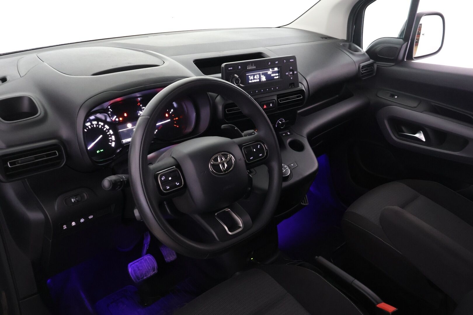Toyota Proace CITY Verso 2020 Active L1 1,2 130 Autom. 5ov - Suomi-auto | Webasto | Vakkari | Kaistavahti | Koukku | Lohko + sisäp. | Bluethoot | pysäköintitutka