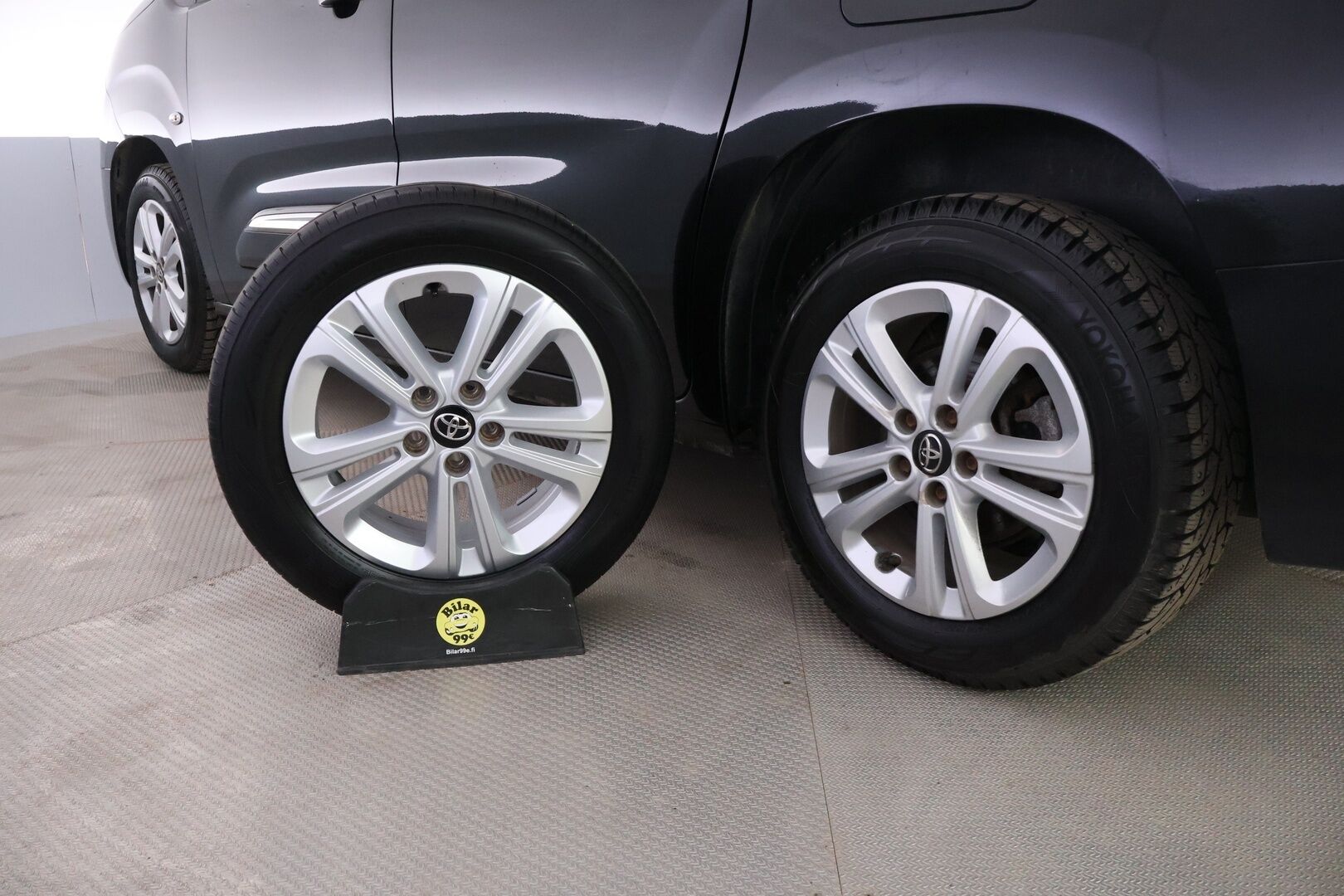 Toyota Proace CITY Verso 2020 Active L1 1,2 130 Autom. 5-H / Suomi-auto / Webasto / Vakkari / Kaistavahti / Koukku / Lohko + sisäp. / - *Juuri saapunut! / 2x Renkaat aluvanteilla / Pysäköintitutka takana*