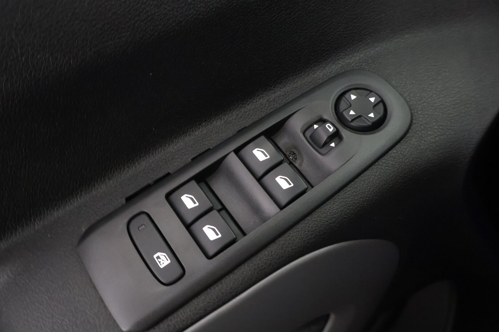 Toyota Proace CITY Verso 2020 Active L1 1,2 130 Autom. 5ov - Suomi-auto | Webasto | Vakkari | Kaistavahti | Koukku | Lohko + sisäp. | Bluethoot | pysäköintitutka