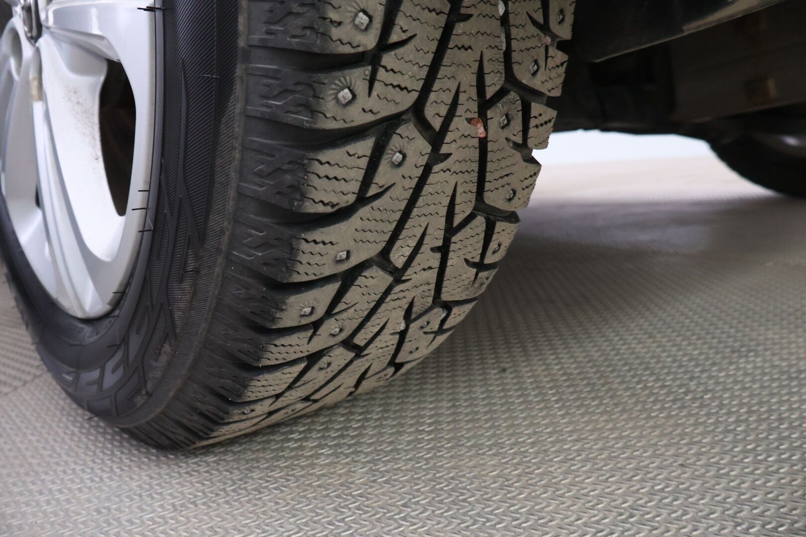 Toyota Proace CITY Verso 2020 Active L1 1,2 130 Autom. 5-H / Suomi-auto / Webasto / Vakkari / Kaistavahti / Koukku / Lohko + sisäp. / - *Juuri saapunut! / 2x Renkaat aluvanteilla / Pysäköintitutka takana*