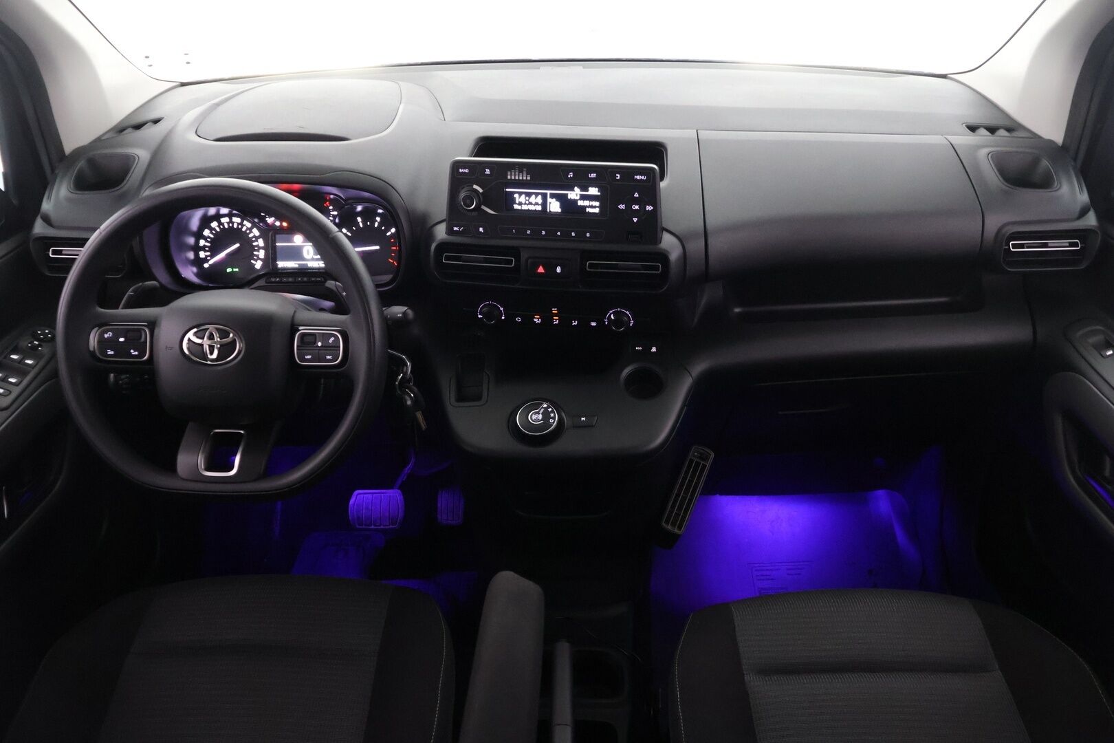 Toyota Proace CITY Verso 2020 Active L1 1,2 130 Autom. 5ov - Suomi-auto | Webasto | Vakkari | Kaistavahti | Koukku | Lohko + sisäp. | Bluethoot | pysäköintitutka