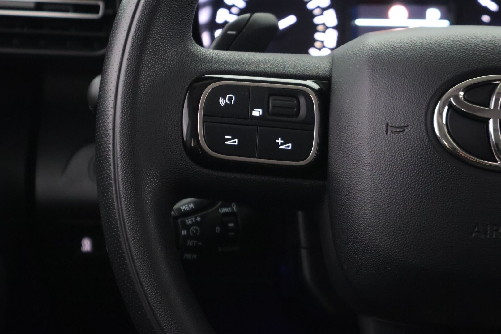 Toyota Proace CITY Verso 2020 Active L1 1,2 130 Autom. 5ov - Suomi-auto | Webasto | Vakkari | Kaistavahti | Koukku | Lohko + sisäp. | Bluethoot | pysäköintitutka