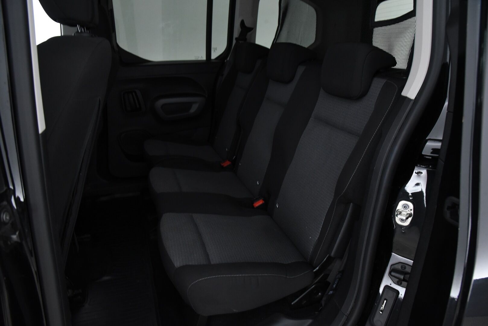 Toyota Proace CITY Verso 2020 Active L1 1,2 130 Autom. 5-H / 1-om. Suomi-auto / Webasto / Vakkari / Kaistavahti / Koukku / Lohko + sisäp. /