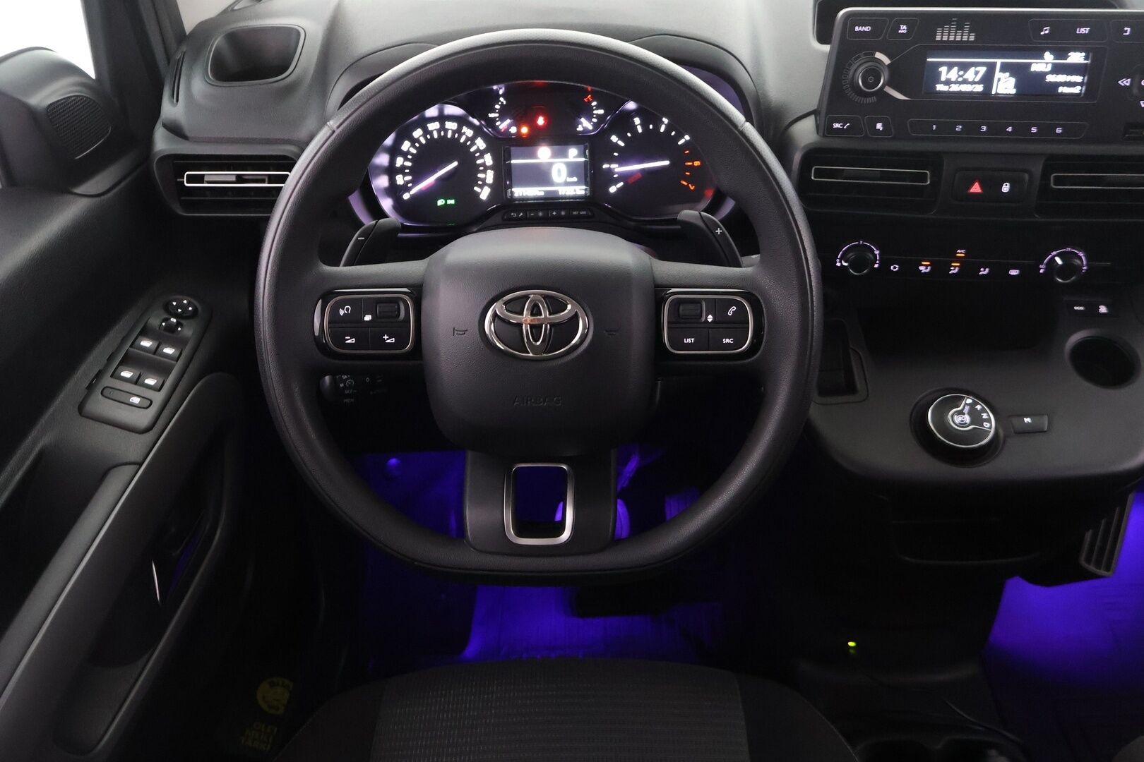 Toyota Proace CITY Verso 2020 Active L1 1,2 130 Autom. 5-H / Suomi-auto / Webasto / Vakkari / Kaistavahti / Koukku / Lohko + sisäp. / - *Juuri saapunut! / 2x Renkaat aluvanteilla / Pysäköintitutka takana*