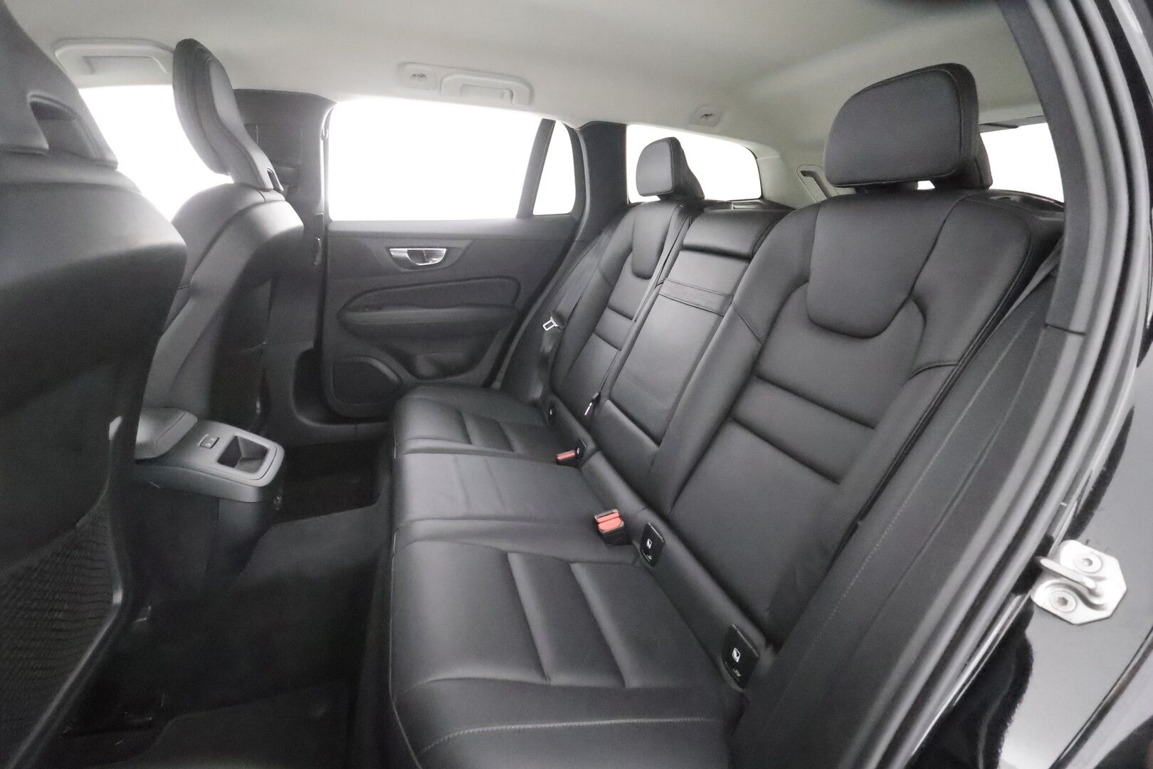 Volvo V60 2021 B4 MHEV Business Inscription aut - | Webasto | ACC | P.Kamera | LED | Sporttipenkki Muistilla | Navi | Kaistavahti | Katveavustin | Keyless | 1-om Suomi-auto | Kahdet renkaat |
