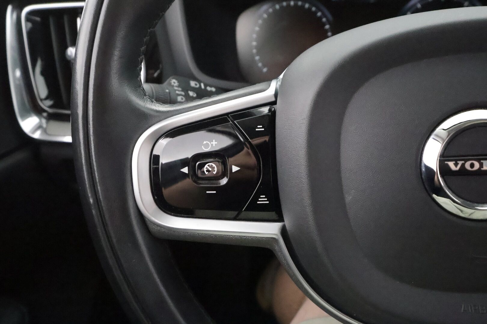 Volvo V60 2021 B4 MHEV Business Inscription aut - | Webasto | ACC | P.Kamera | LED | Sporttipenkki Muistilla | Navi | Kaistavahti | Katveavustin | Keyless | 1-om Suomi-auto | Kahdet renkaat |