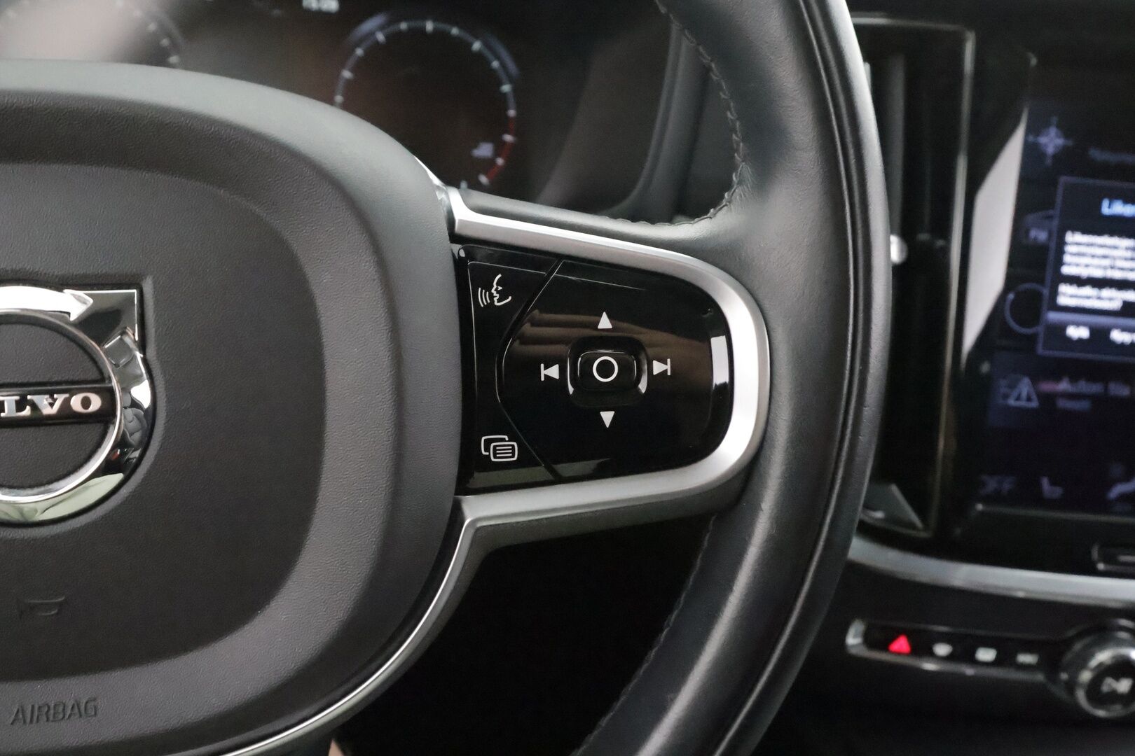 Volvo V60 2021 B4 MHEV Business Inscription aut - | Webasto | ACC | P.Kamera | LED | Sporttipenkki Muistilla | Navi | Kaistavahti | Katveavustin | Keyless | 1-om Suomi-auto | Kahdet renkaat |