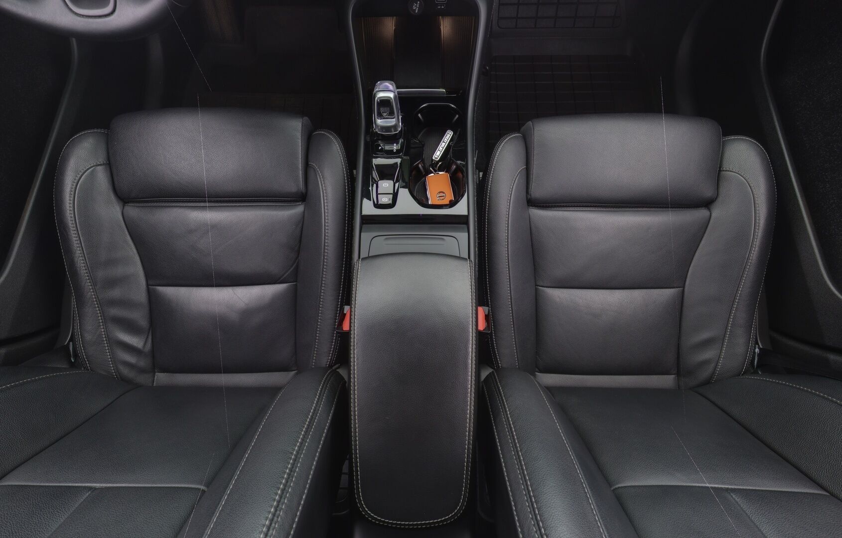 Volvo XC40 2021 B4 MHEV Business Inscription aut.   *Adapt.Vakkari / 360° Kamera  / Webasto / Nahkasisusta / Muistipenkki / Navi / KeylessGo / Sähköluukku* - *Näppärä maasturi hyvällä maavaralla ja todella kattavilla varusteilla!*