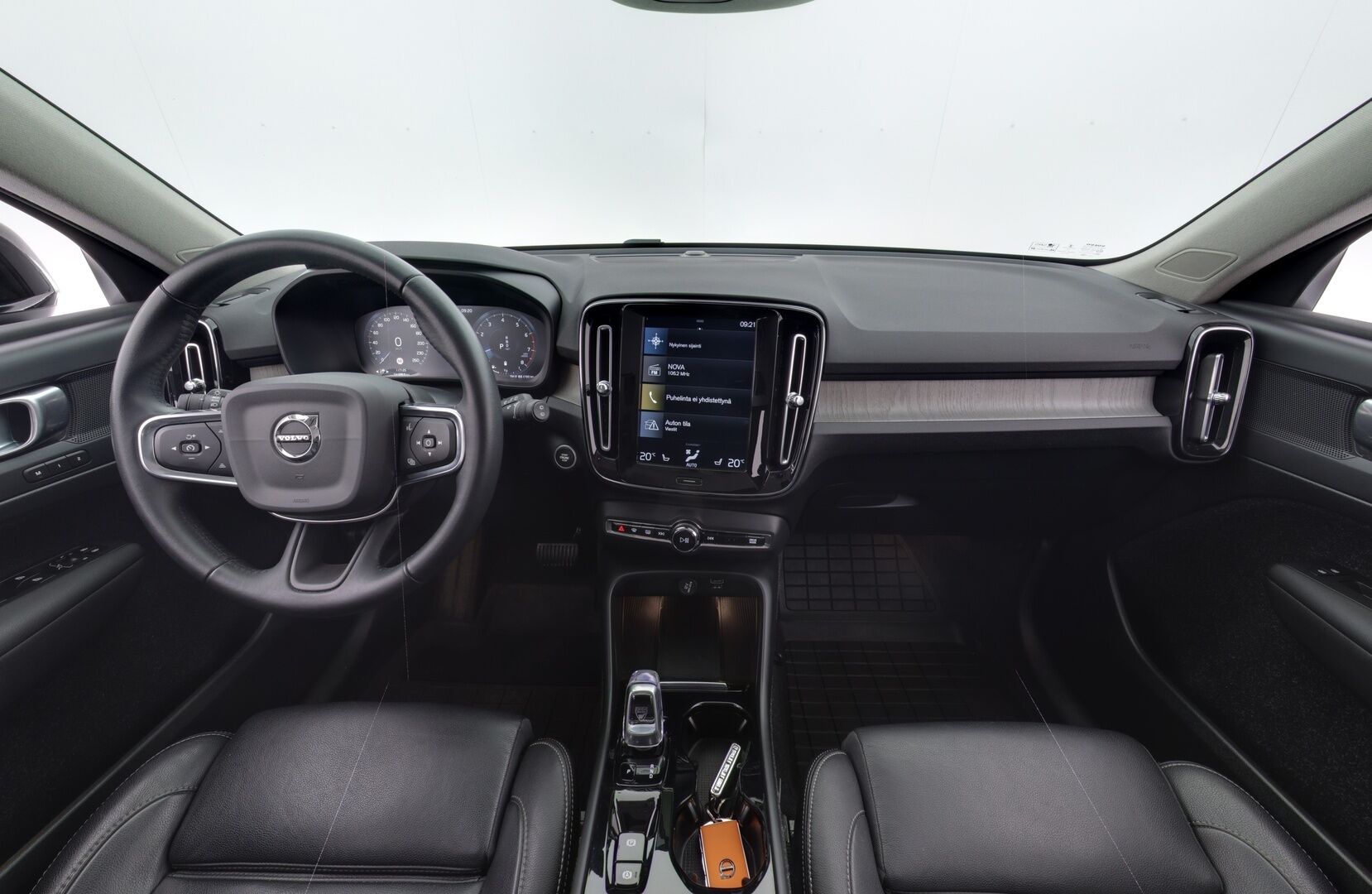 Volvo XC40 2021 B4 MHEV Business Inscription aut.   *Adapt.Vakkari / 360° Kamera  / Webasto / Nahkasisusta / Muistipenkki / Navi / KeylessGo / Sähköluukku* - *Näppärä maasturi hyvällä maavaralla ja todella kattavilla varusteilla!*