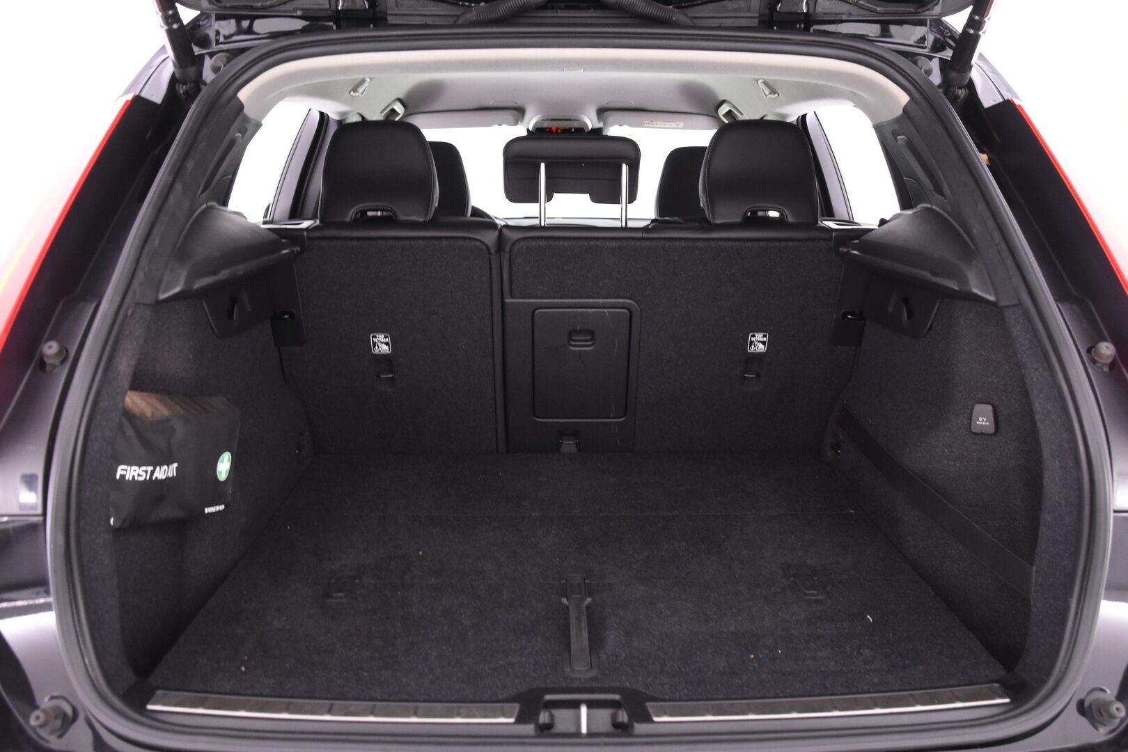 Volvo XC40 2021 B4 MHEV Business Inscription aut.   *Adapt.Vakkari / 360° Kamera  / Webasto / Nahkasisusta / Muistipenkki / Navi / KeylessGo / Sähköluukku* - *Näppärä maasturi hyvällä maavaralla ja todella kattavilla varusteilla!*
