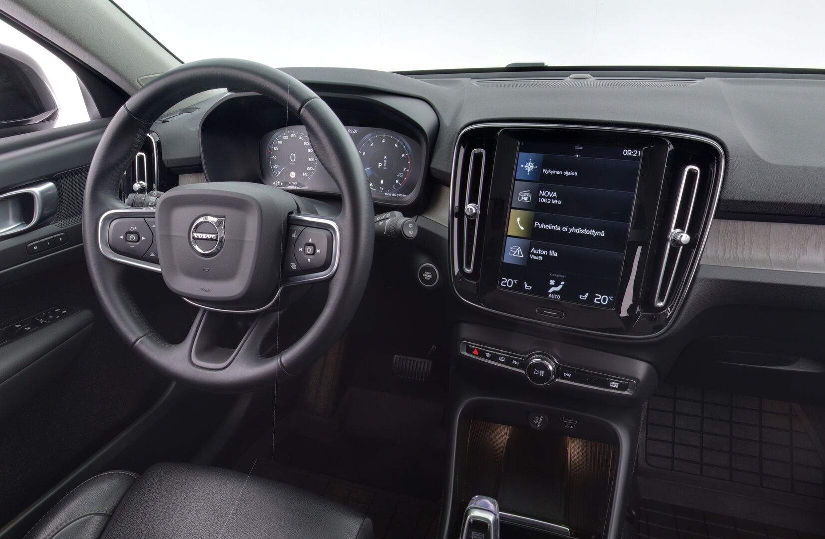 Volvo XC40 2021 B4 MHEV Business Inscription aut.   *Adapt.Vakkari / 360° Kamera  / Webasto / Nahkasisusta / Muistipenkki / Navi / KeylessGo / Sähköluukku* - *Näppärä maasturi hyvällä maavaralla ja todella kattavilla varusteilla!*