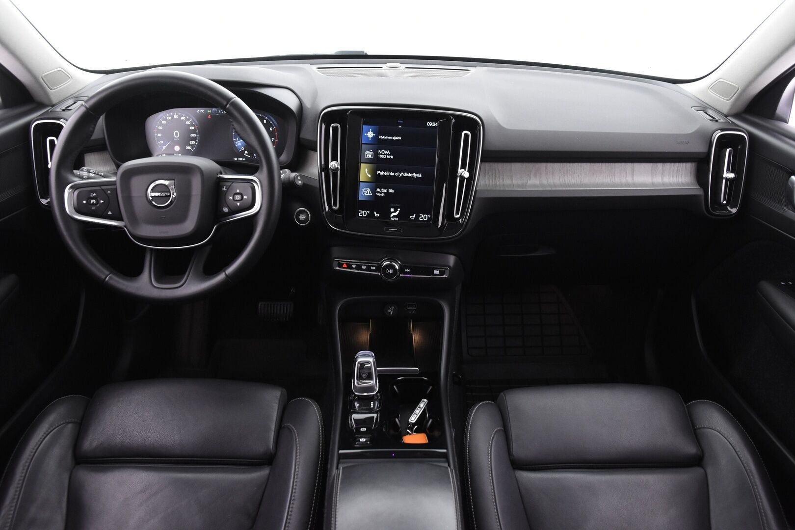Volvo XC40 2021 B4 MHEV Business Inscription aut.   *Adapt.Vakkari / 360° Kamera  / Webasto / Nahkasisusta / Muistipenkki / Navi / KeylessGo / Sähköluukku* - *Näppärä maasturi hyvällä maavaralla ja todella kattavilla varusteilla!*