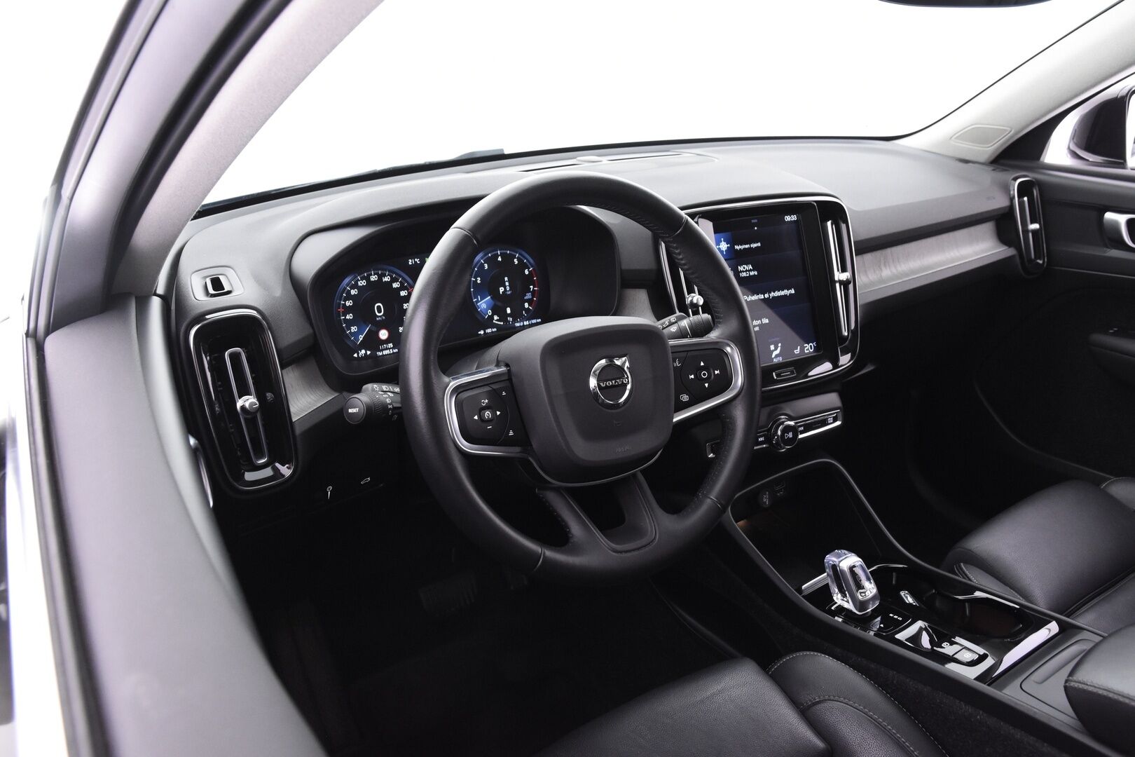 Volvo XC40 2021 B4 MHEV Business Inscription aut.   *Adapt.Vakkari / 360° Kamera  / Webasto / Nahkasisusta / Muistipenkki / Navi / KeylessGo / Sähköluukku* - *Näppärä maasturi hyvällä maavaralla ja todella kattavilla varusteilla!*