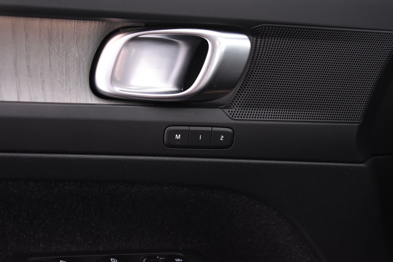 Volvo XC40 2021 B4 MHEV Business Inscription aut.   *Adapt.Vakkari / 360° Kamera  / Webasto / Nahkasisusta / Muistipenkki / Navi / KeylessGo / Sähköluukku* - *Näppärä maasturi hyvällä maavaralla ja todella kattavilla varusteilla!*