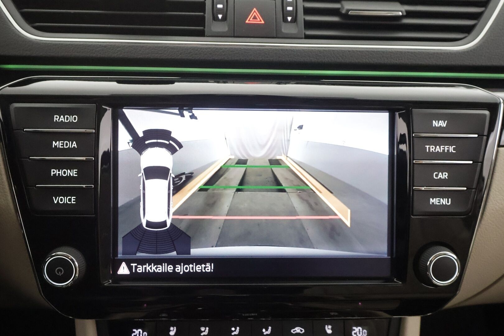 Skoda Superb 2016 2.0 TSI Combi 280 4X4 L&K DSG. - NYT POIKKEUSHINTAAN! | ACC | Lohko | Canton | Muistipenkki | Kamera | LED | Ilmastoidut nahat | Apple&Android | Kahdet Skodan vanteet | Neliveto | SUPER VARUSTEET!