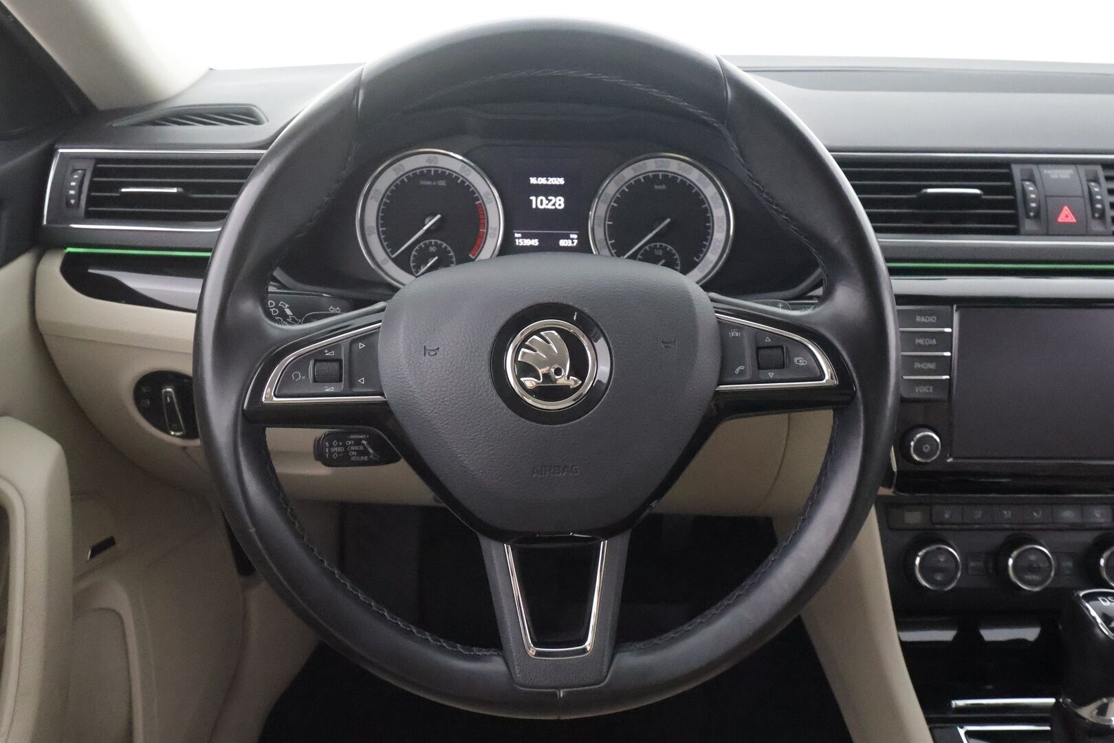 Skoda Superb 2016 2.0 TSI Combi 280 4X4 L&K DSG. - NYT POIKKEUSHINTAAN! | ACC | Lohko | Canton | Muistipenkki | Kamera | LED | Ilmastoidut nahat | Apple&Android | Kahdet Skodan vanteet | Neliveto | SUPER VARUSTEET!
