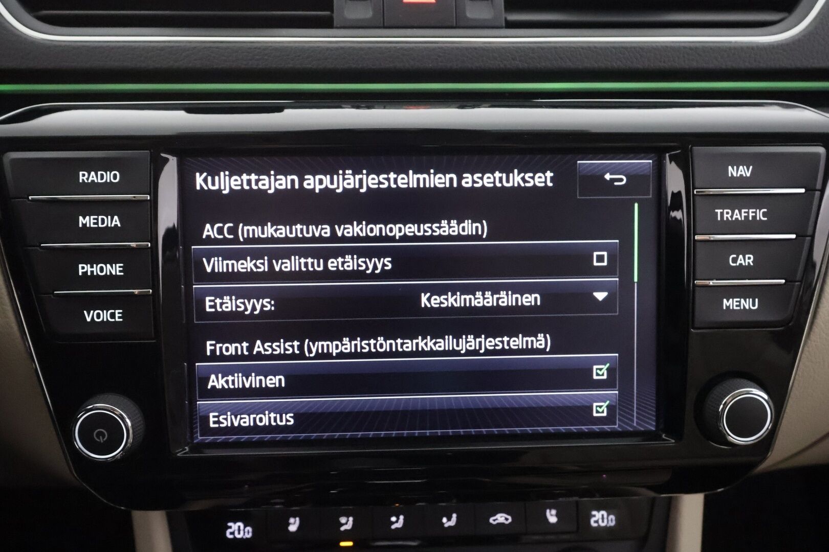 Skoda Superb 2016 2.0 TSI Combi 280 4X4 L&K DSG. - NYT POIKKEUSHINTAAN! | ACC | Lohko | Canton | Muistipenkki | Kamera | LED | Ilmastoidut nahat | Apple&Android | Kahdet Skodan vanteet | Neliveto | SUPER VARUSTEET!