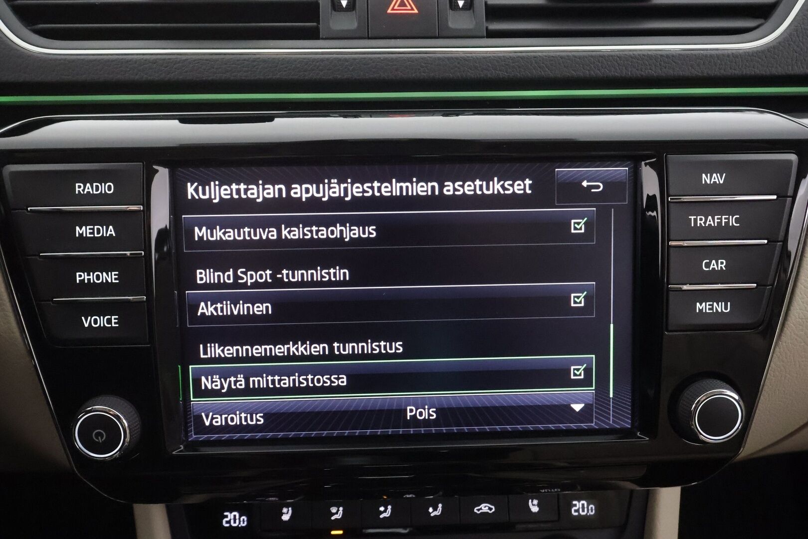 Skoda Superb 2016 2.0 TSI Combi 280 4X4 L&K DSG. - NYT POIKKEUSHINTAAN! | ACC | Lohko | Canton | Muistipenkki | Kamera | LED | Ilmastoidut nahat | Apple&Android | Kahdet Skodan vanteet | Neliveto | SUPER VARUSTEET!