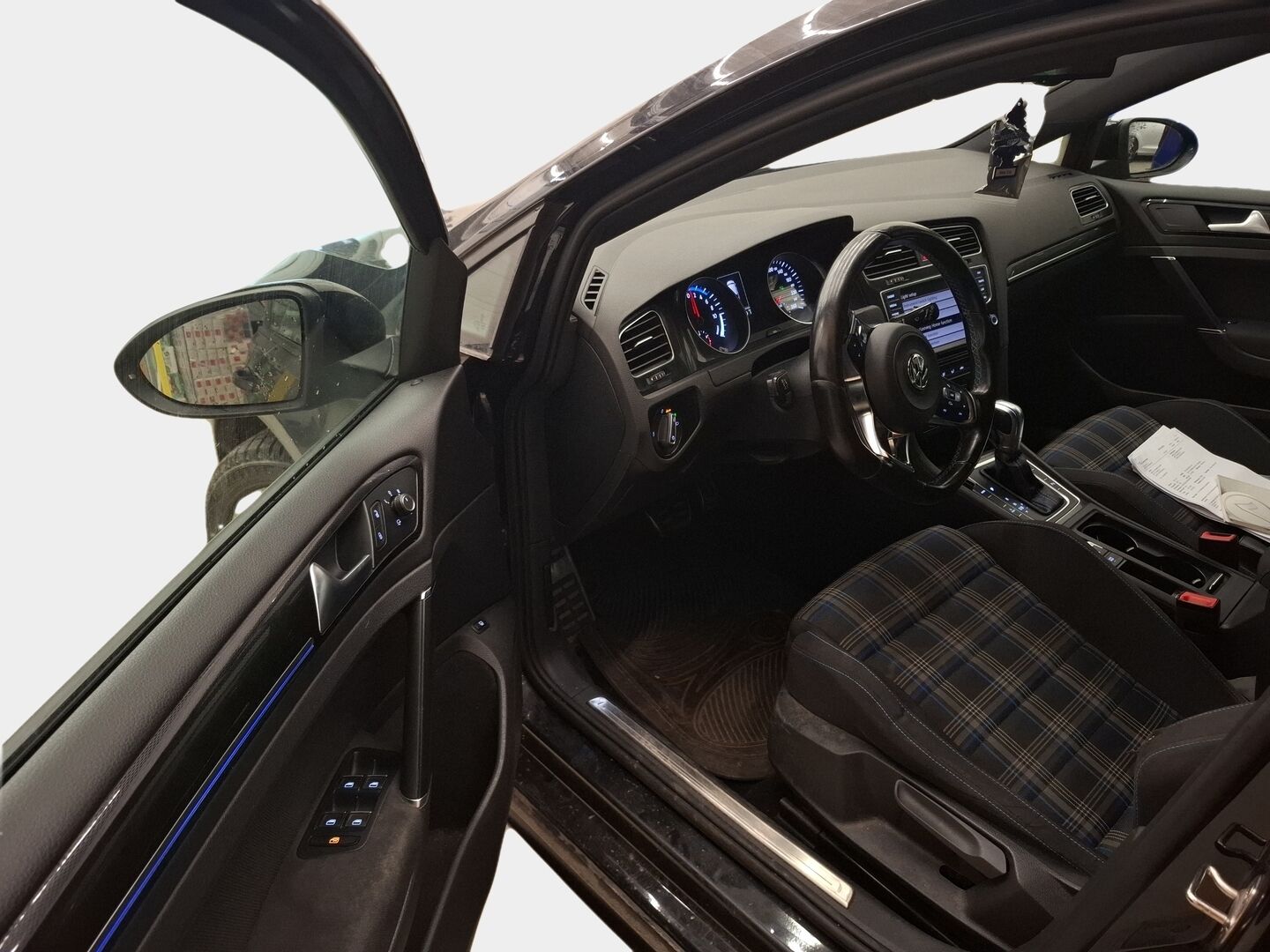 Volkswagen Golf 2015 GOLF Farmari (AC) 5ov 1395cm3 A * Koukku / Tutkat / Urheiluistuimet / Ambient / Akku tarkastettu / 2x hyvät renkaat * - * Hyvin varusteltu Plug-in Hybridi / Hyvät huollot / Kahdet hyväkuntoiset renkaat alumiinivanteilla * - HULLUT JOULUT KORKOTARJOUS 2,49% 