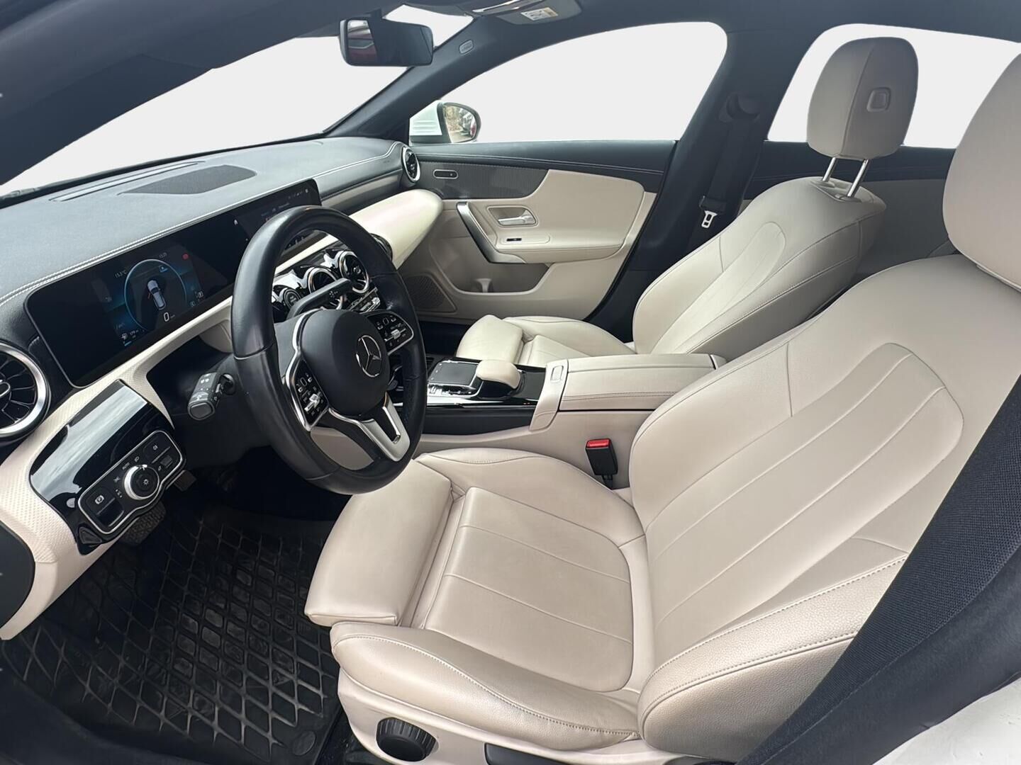 Mercedes-Benz CLA 2020 200 A Business Progressive *Merkkihuollettu / Vakkari / P.kamera / Nahkasisusta / Lohko / Carplay / Koukku - Kattavat varusteet / Ilmainen kotiintoimitus - HULLUT AVAJAISHULINAT KORKOTARJOUS 3,29 %