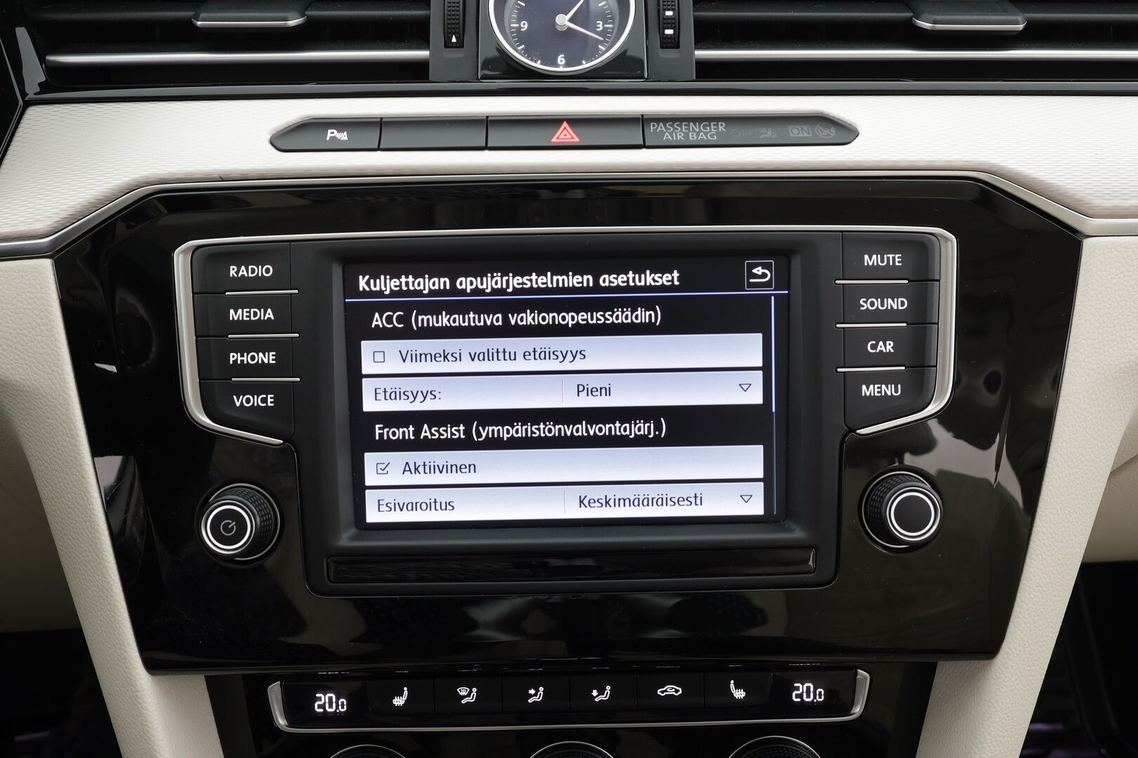 Volkswagen Passat 2017 Variant GTE Plug-In Hybrid 160 kW DSG * ACC /  Webasto / P.Kamera / LED / Koukku /  Puolinahat * - Kahdet renkaat aluvanteilla - HULLU BLACKWEEK KORKOTARJOUS 2,49%